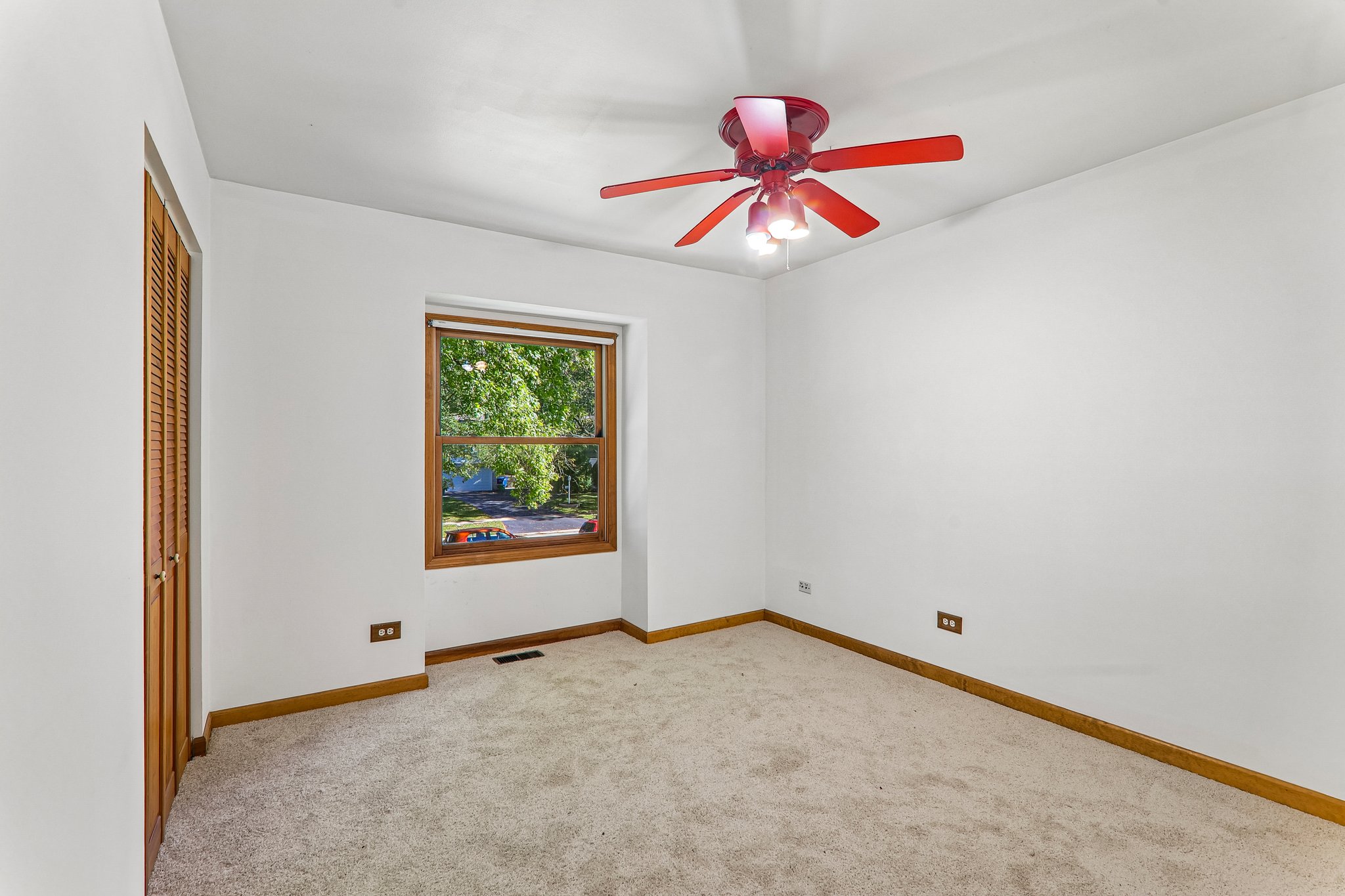 Photo 13 of 30 of 4532 Black Partridge Ln, Lisle, IL