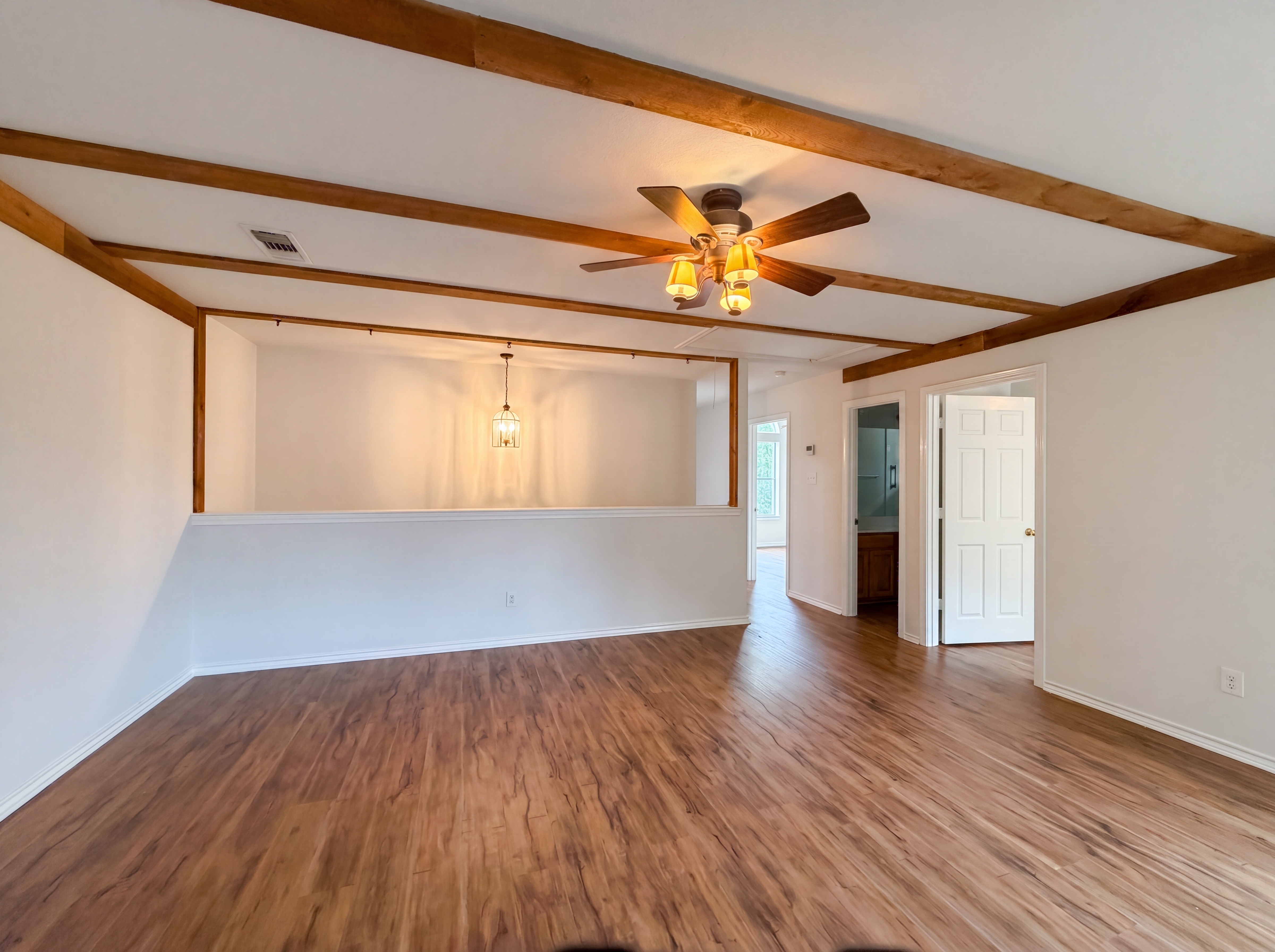 Photo 9 of 27 of 6218 Kingswood Dr, Arlington, TX