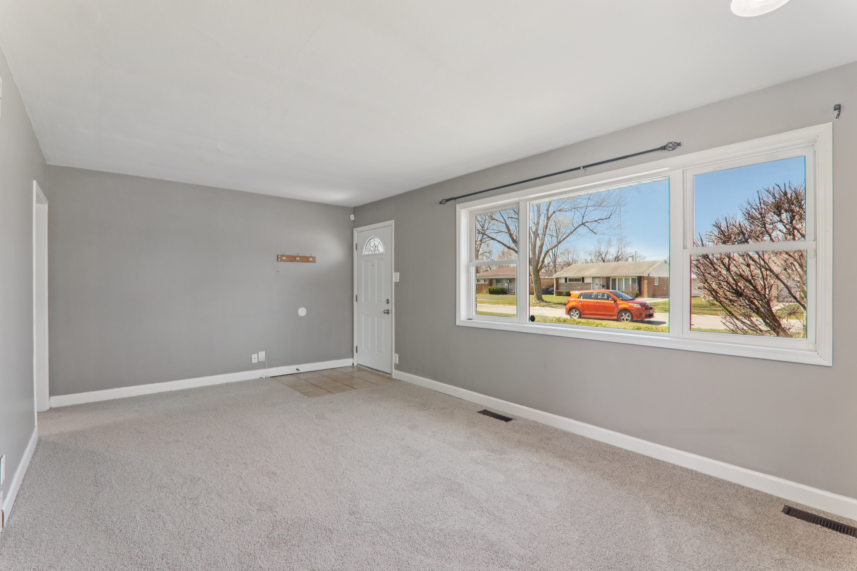 Photo 3 of 30 of 17303 Greenbay Ave, Lansing, IL