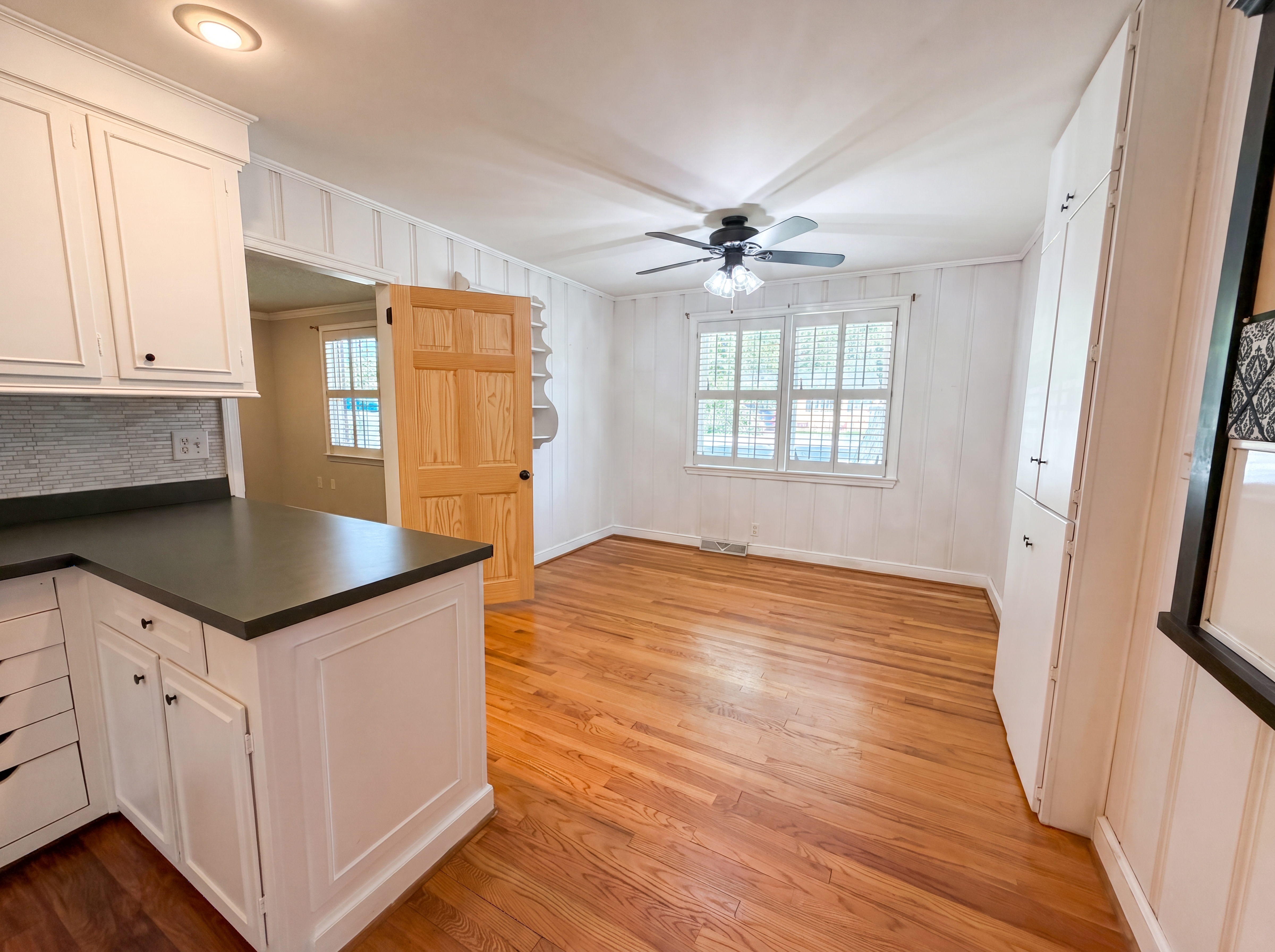 Photo 6 of 20 of 3006 Hilldale Rd, West Columbia, SC