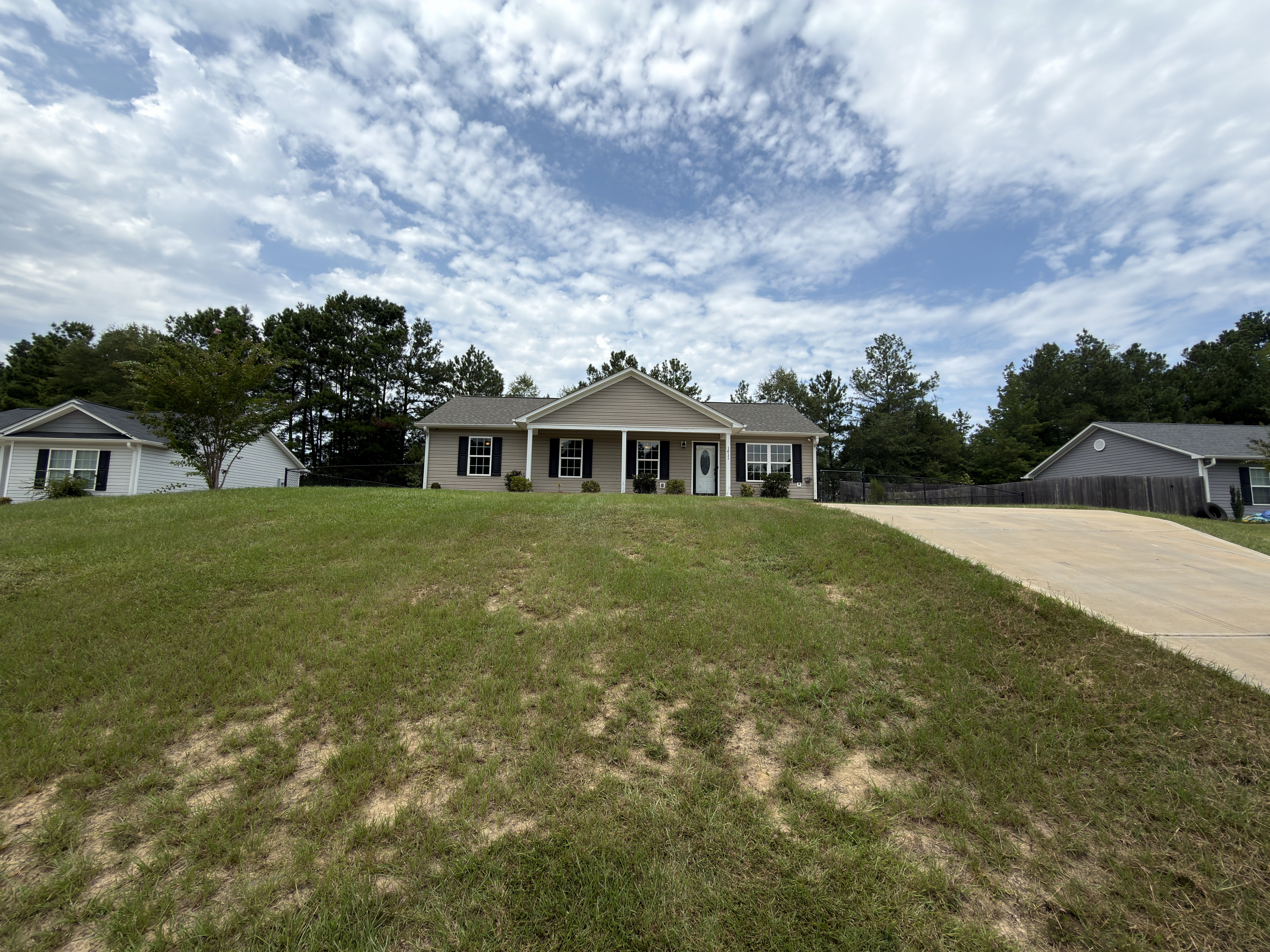 Photo 14 of 17 of 1411 Foxbrook Cir, Lancaster, SC