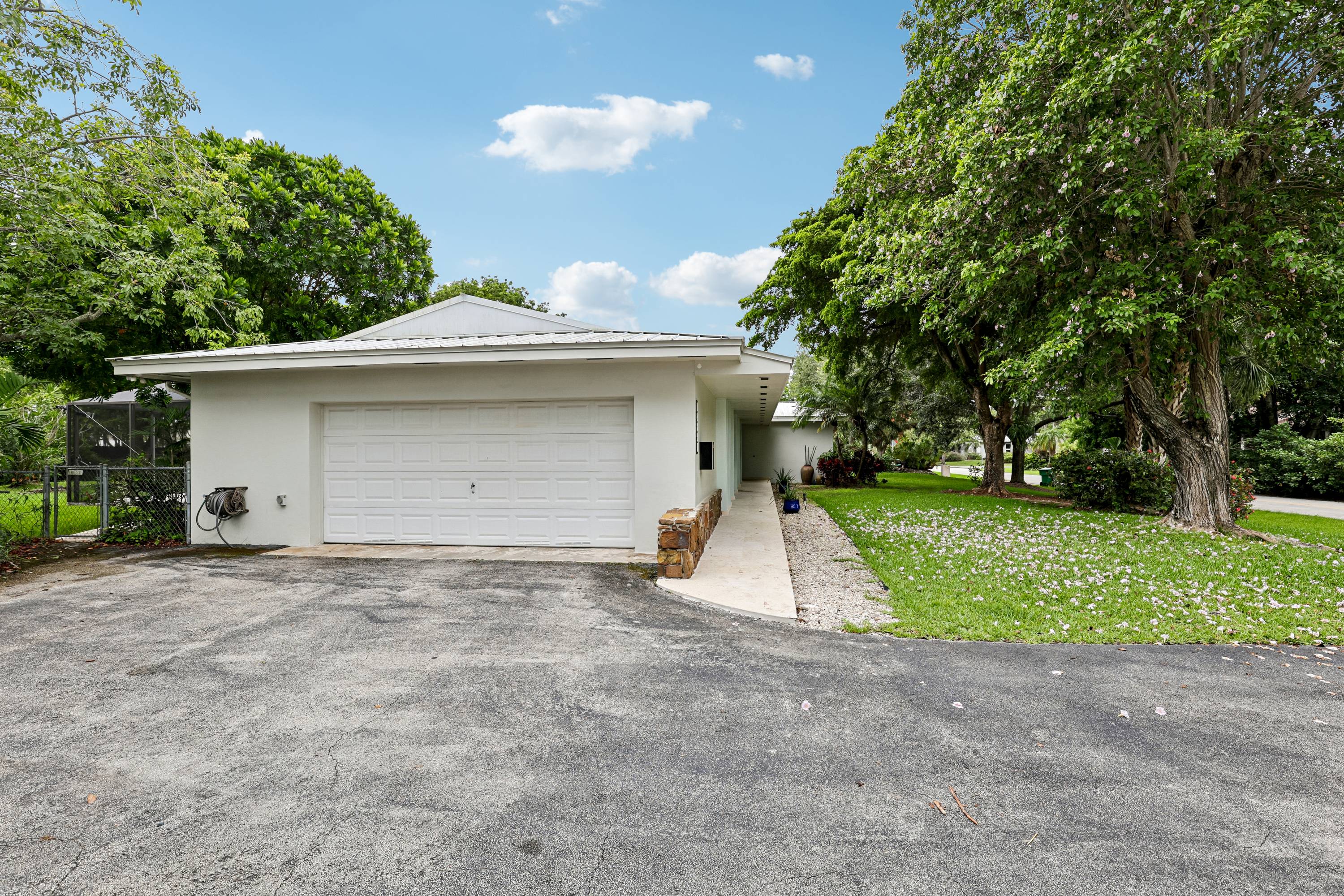 Photo 24 of 48 of 14851 SW 69th Ct, Palmetto Bay, FL
