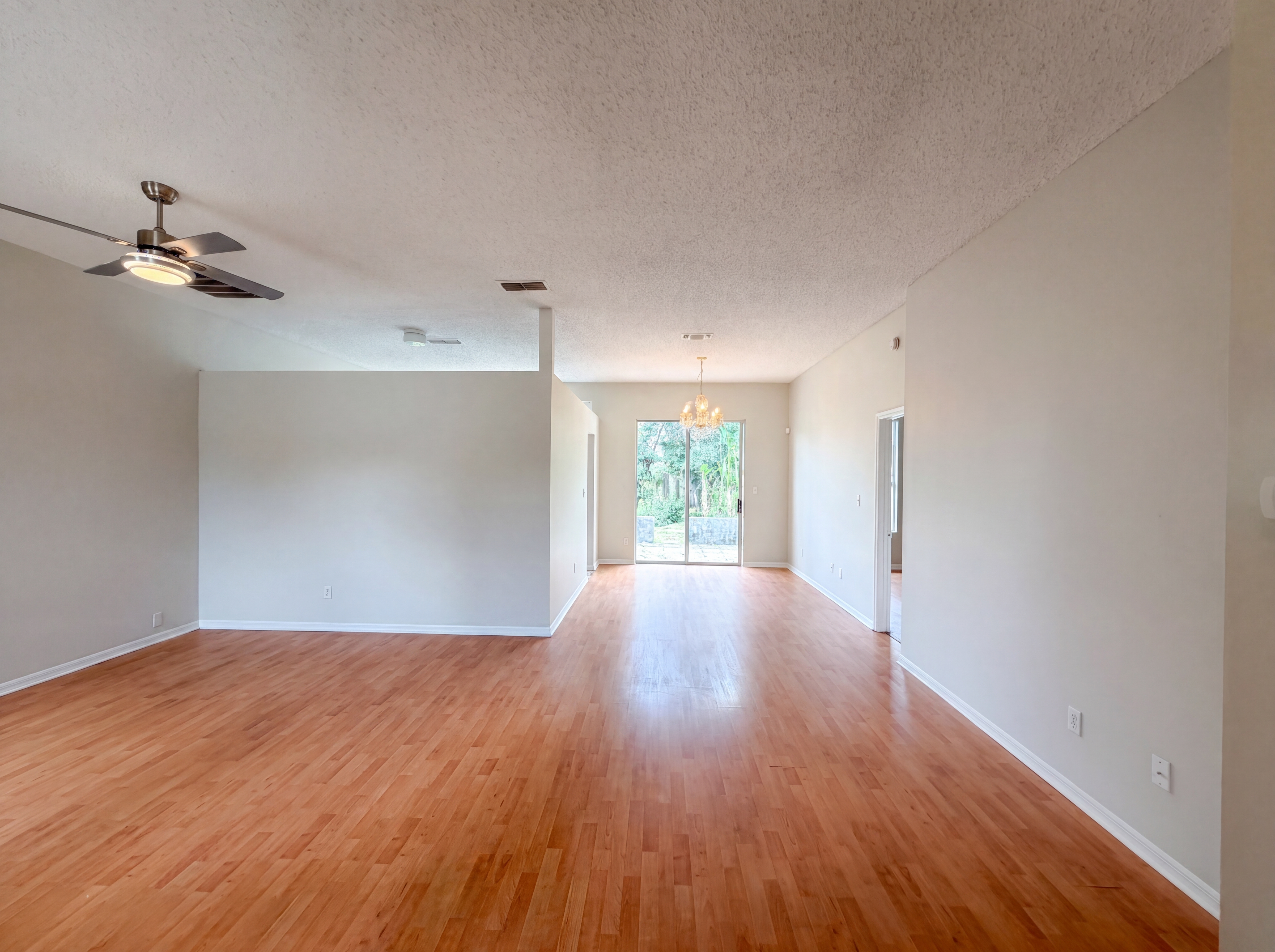 Photo 3 of 22 of 5263 Clarion Oaks Dr, Orlando, FL