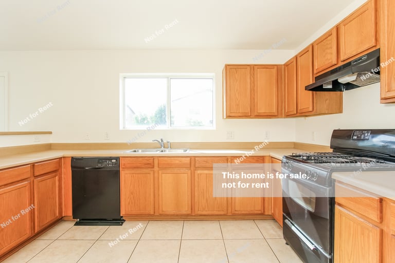 Photo 14 of 26 - 1330 S Burdock Dr, Tucson, AZ 85713