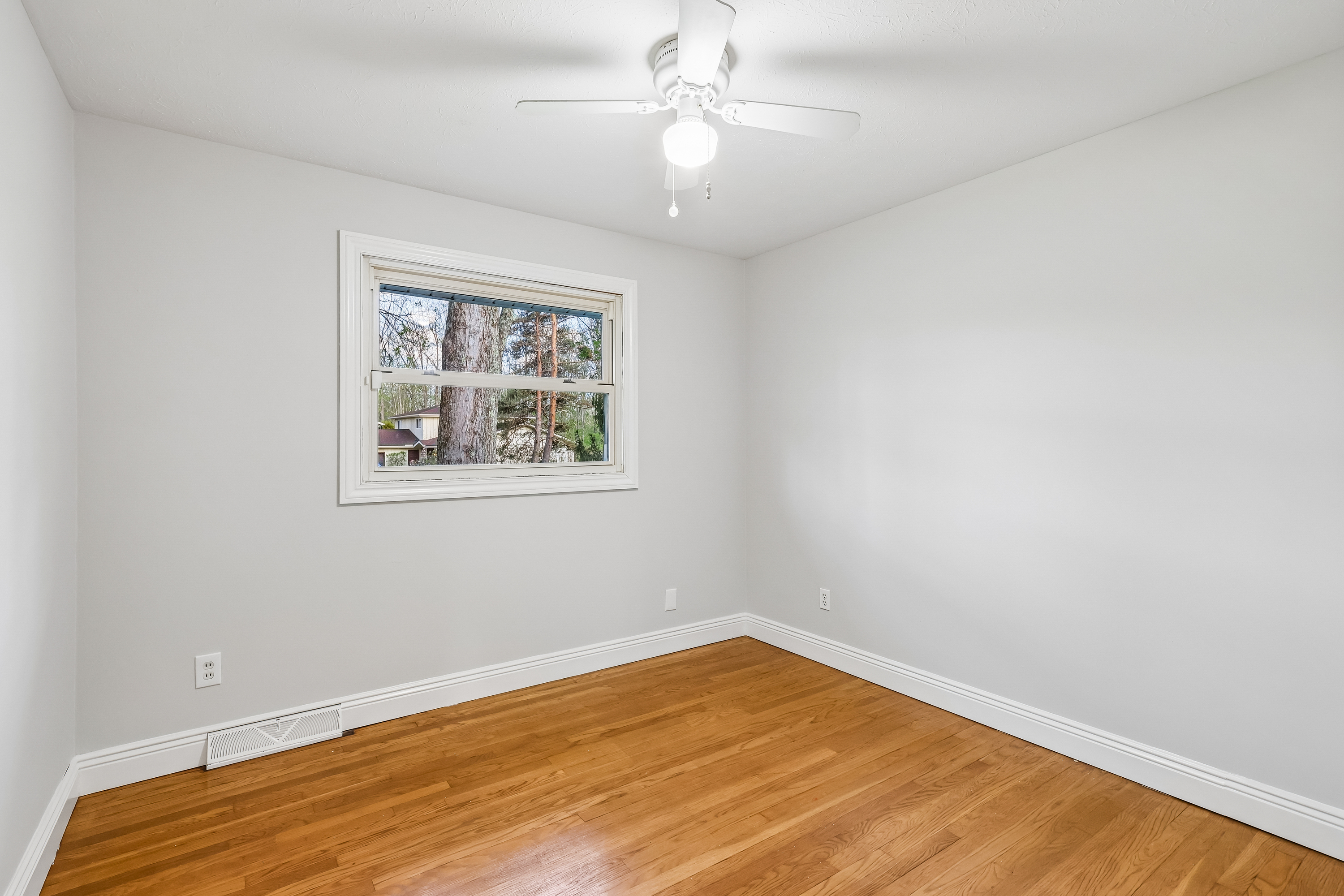 Photo 10 of 27 of 5995 Liberty Rd, Solon, OH