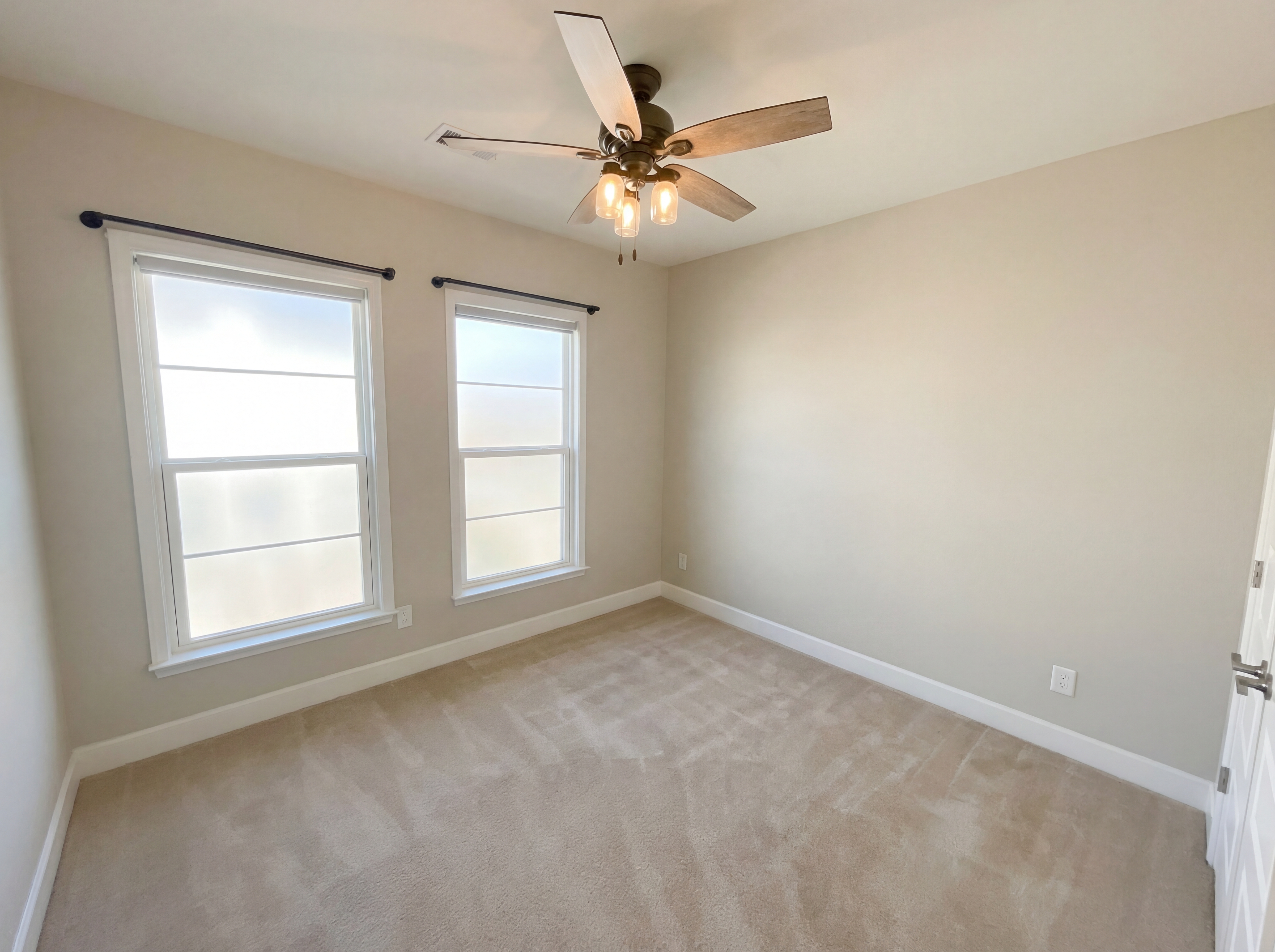 Photo 15 of 34 of 2154 Hinton Dr SE, Smyrna, GA