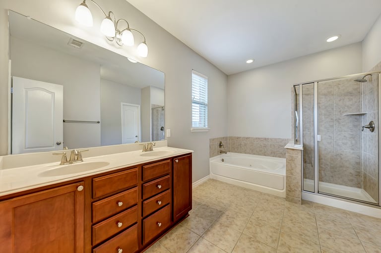 Photo 18 of 26 - 8737 Stone Valley Dr, Fort Worth, TX 76244
