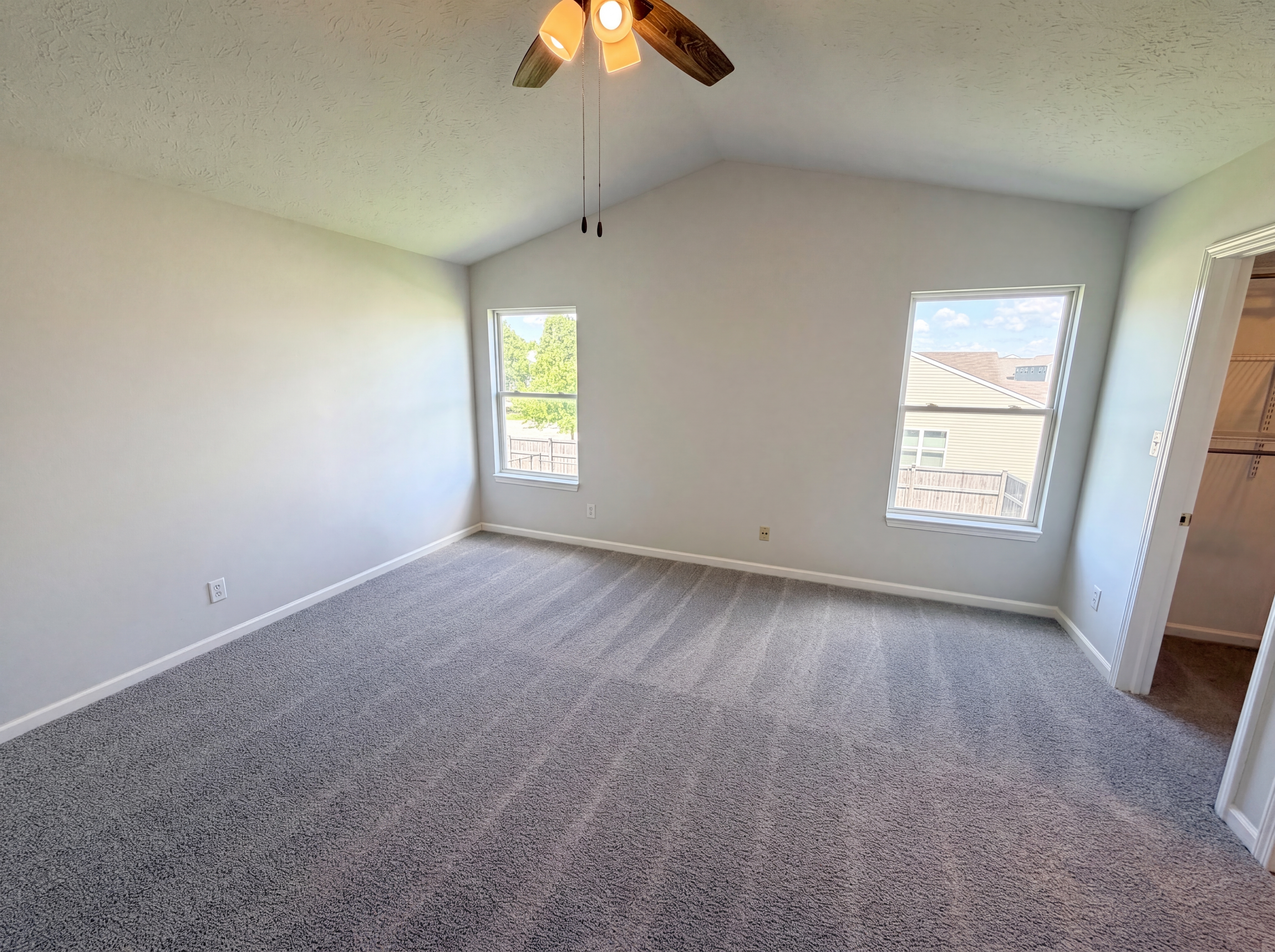 Photo 15 of 22 of 4322 Rhapsody Ln, Indianapolis, IN