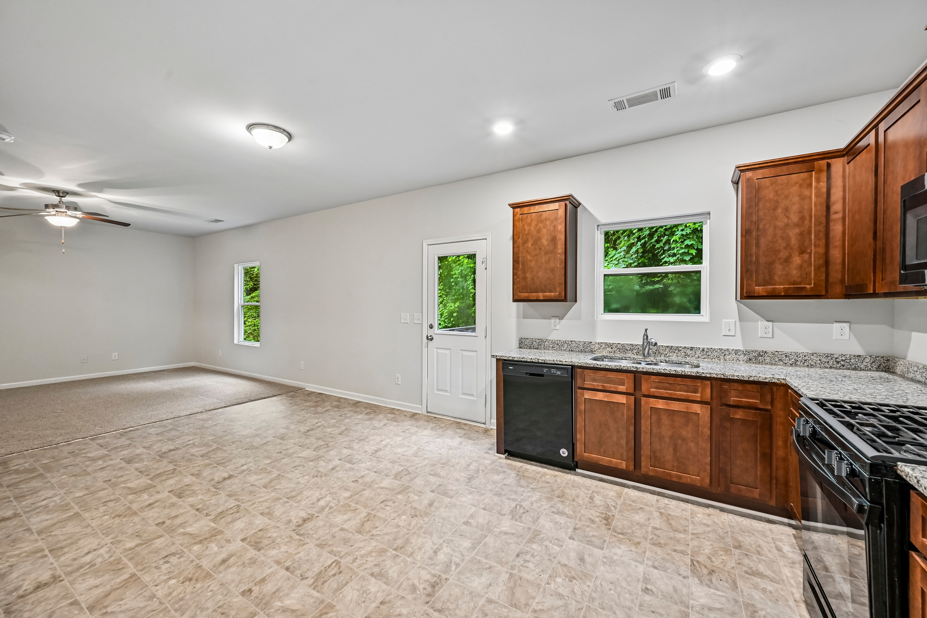 Photo 3 of 34 of 203 Scotland Dr, Dallas, GA