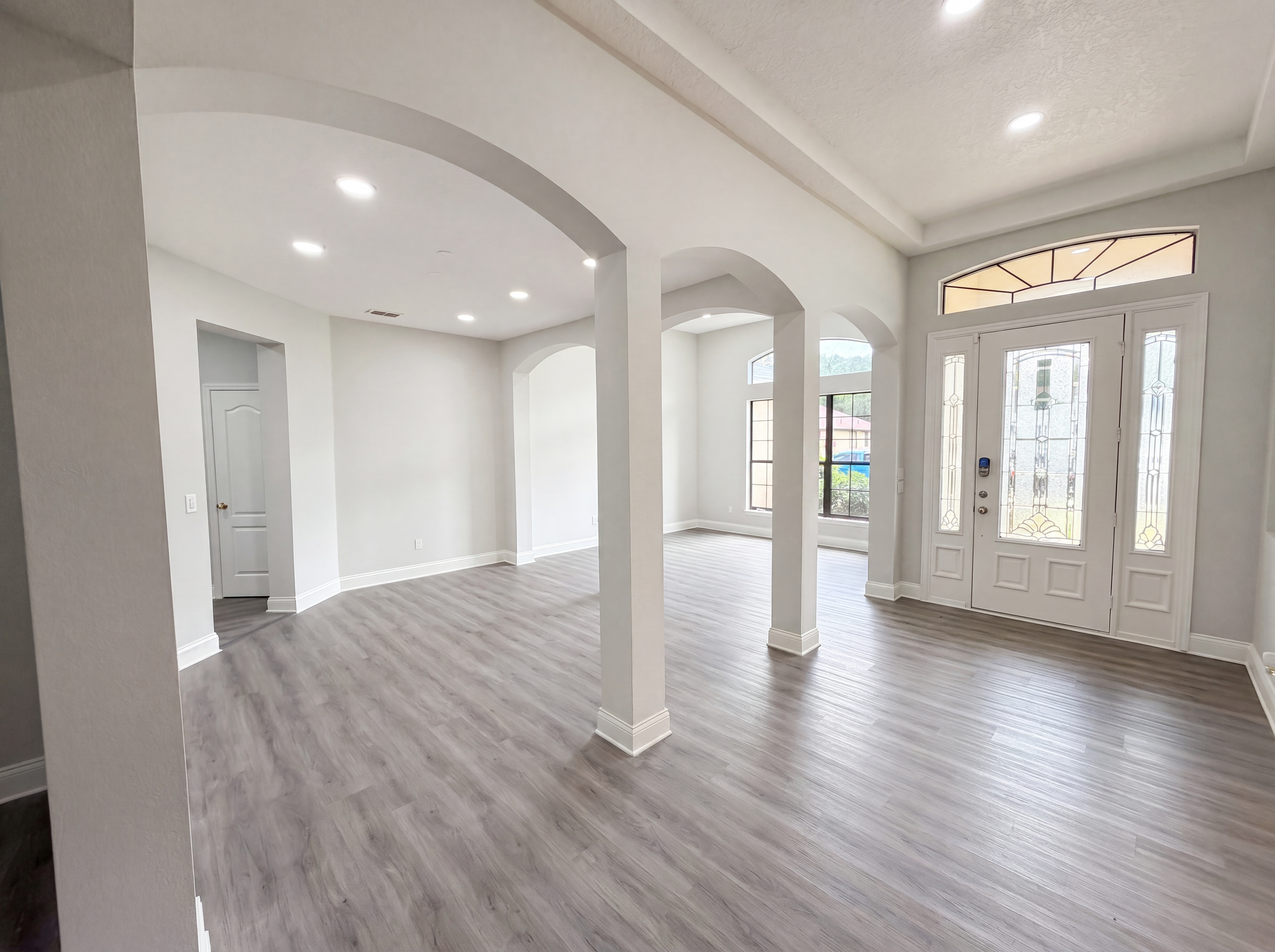 Photo 11 of 26 of 216 Blue Crystal Dr, Deland, FL