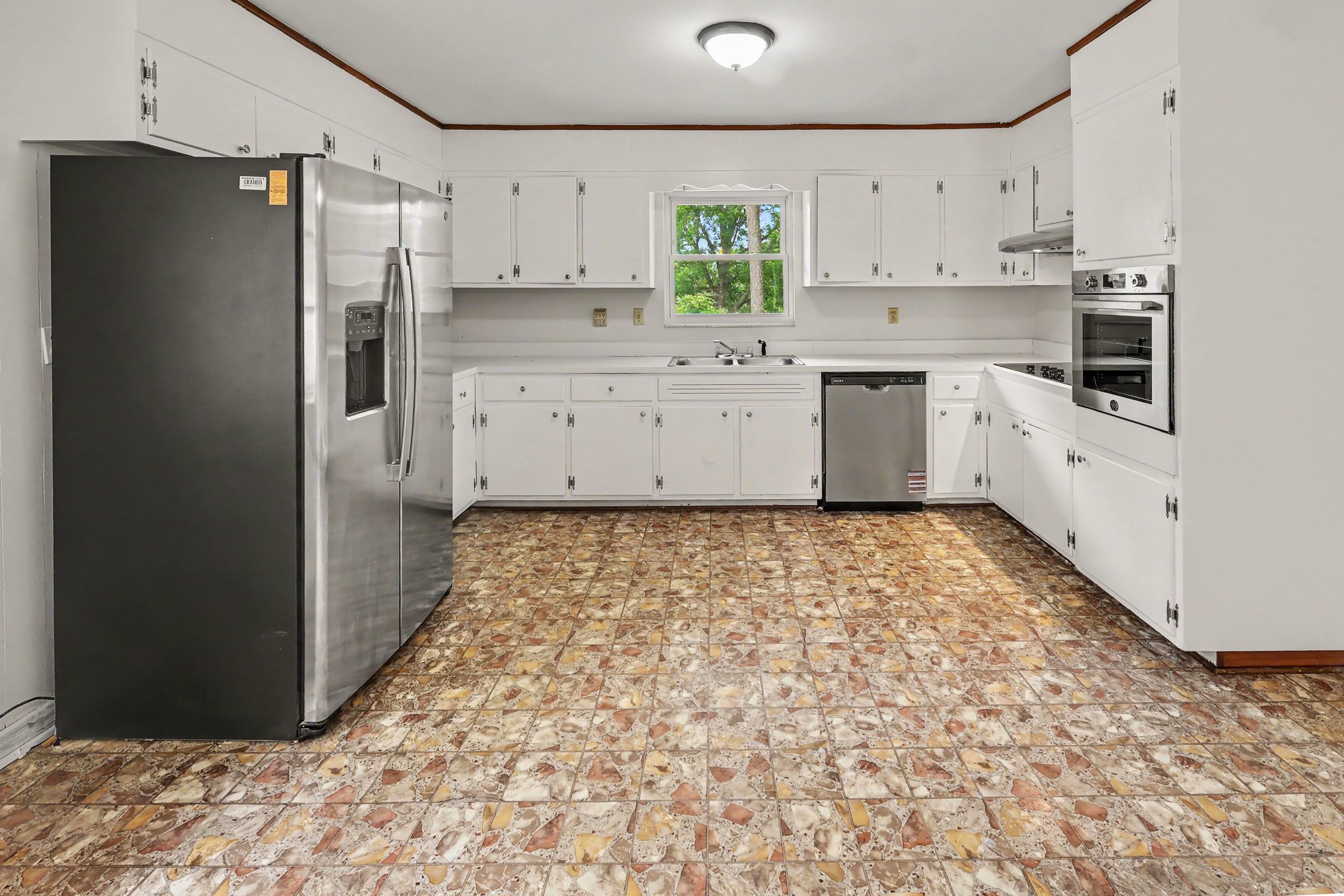 Photo 2 of 17 of 6536 Cherokee Dr, Fairfield, AL