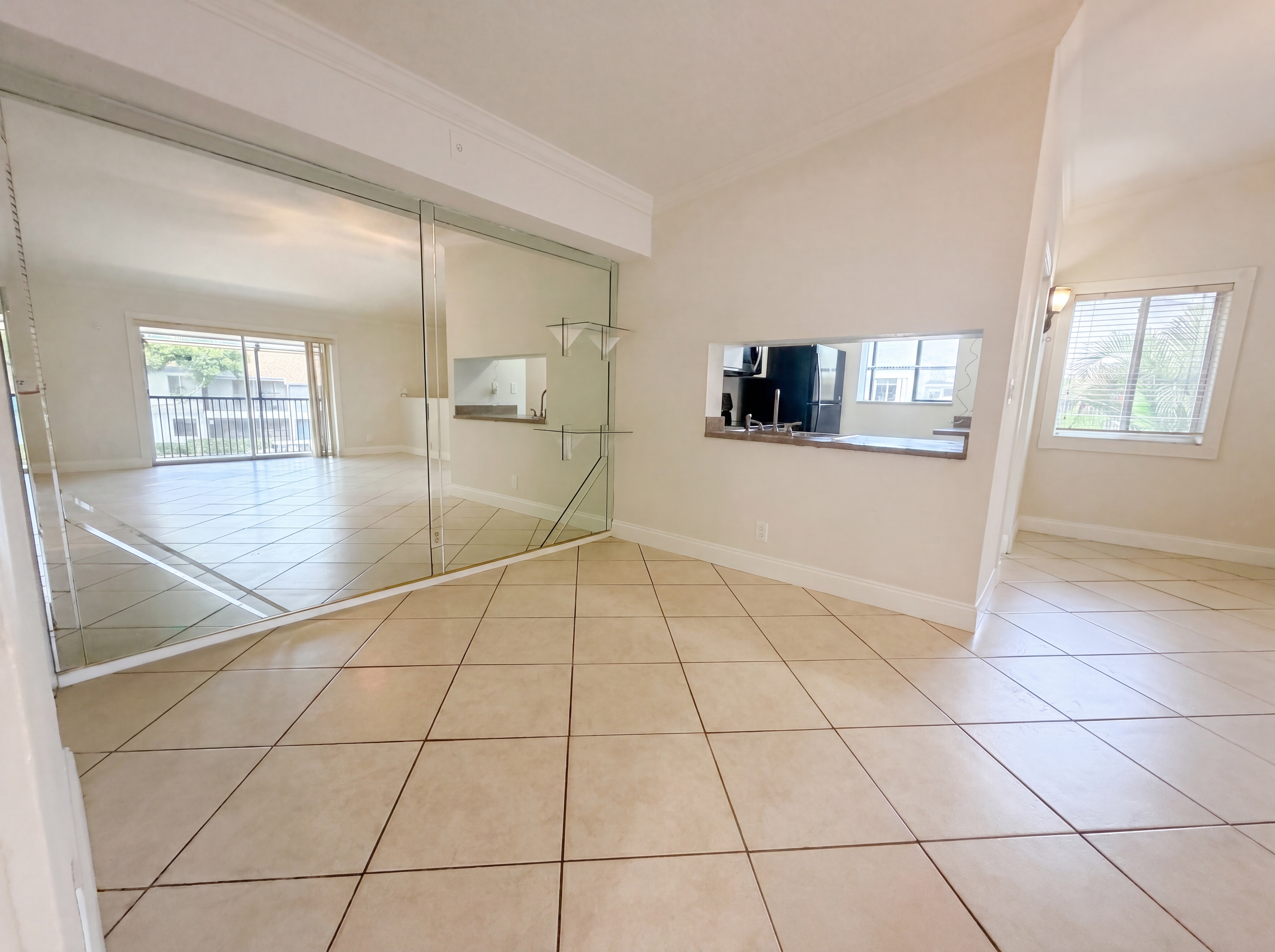 Photo 9 of 18 of 2737 S Oakland Forest Dr, Oakland Park, FL