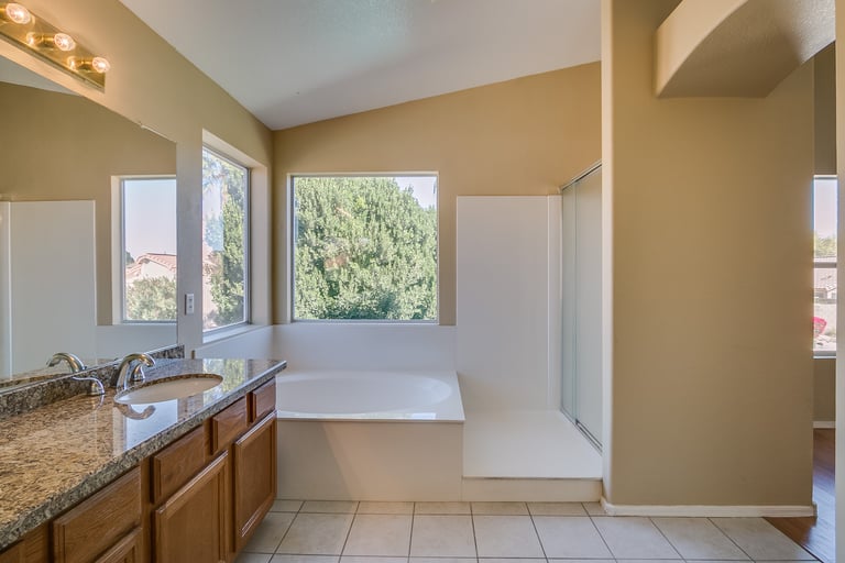 Photo 6 of 29 - 1026 E Hiddenview Dr, Phoenix, AZ 85048