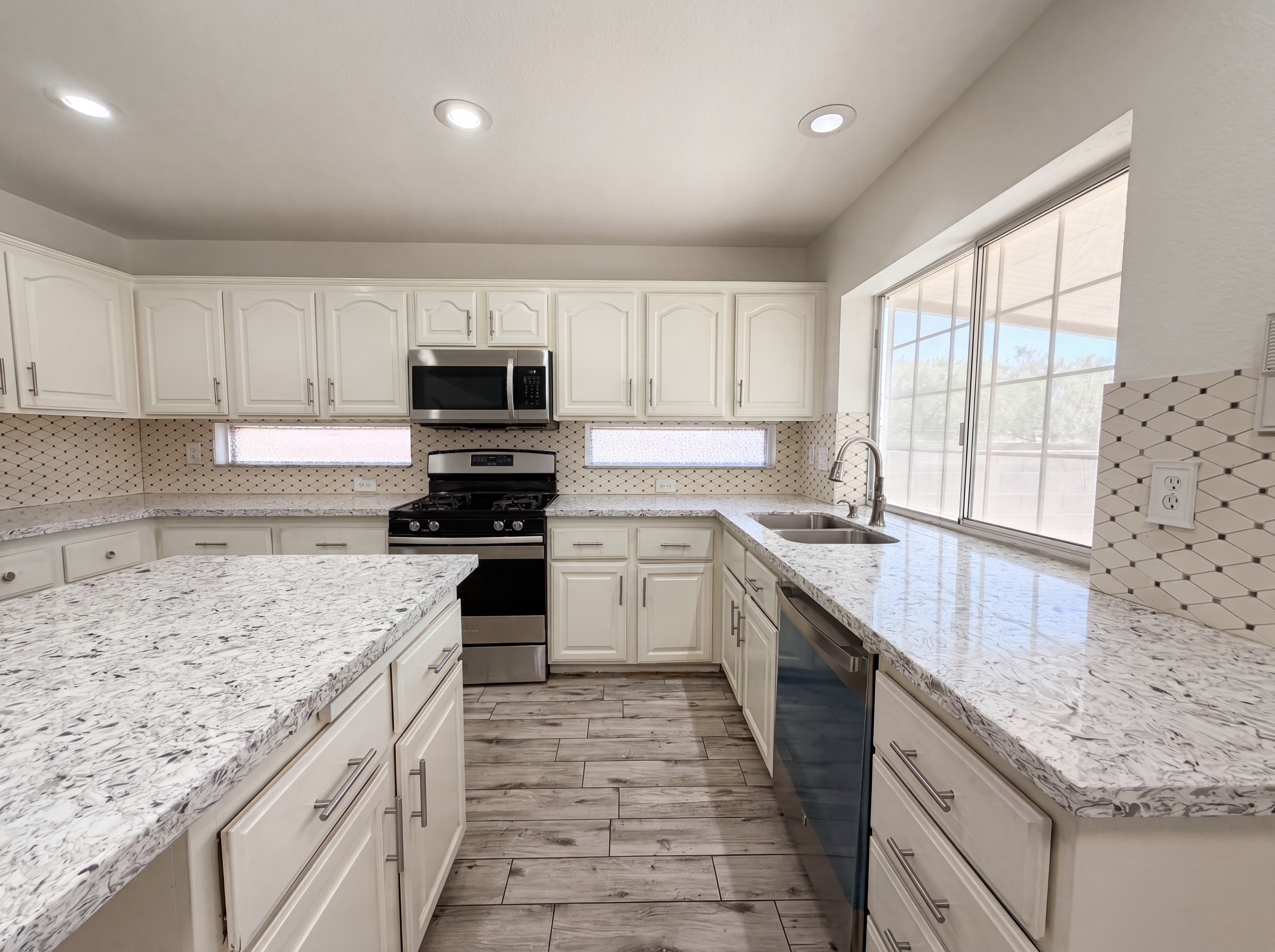 Photo 2 of 27 of 6335 Pavestone Ln, Las Vegas, NV