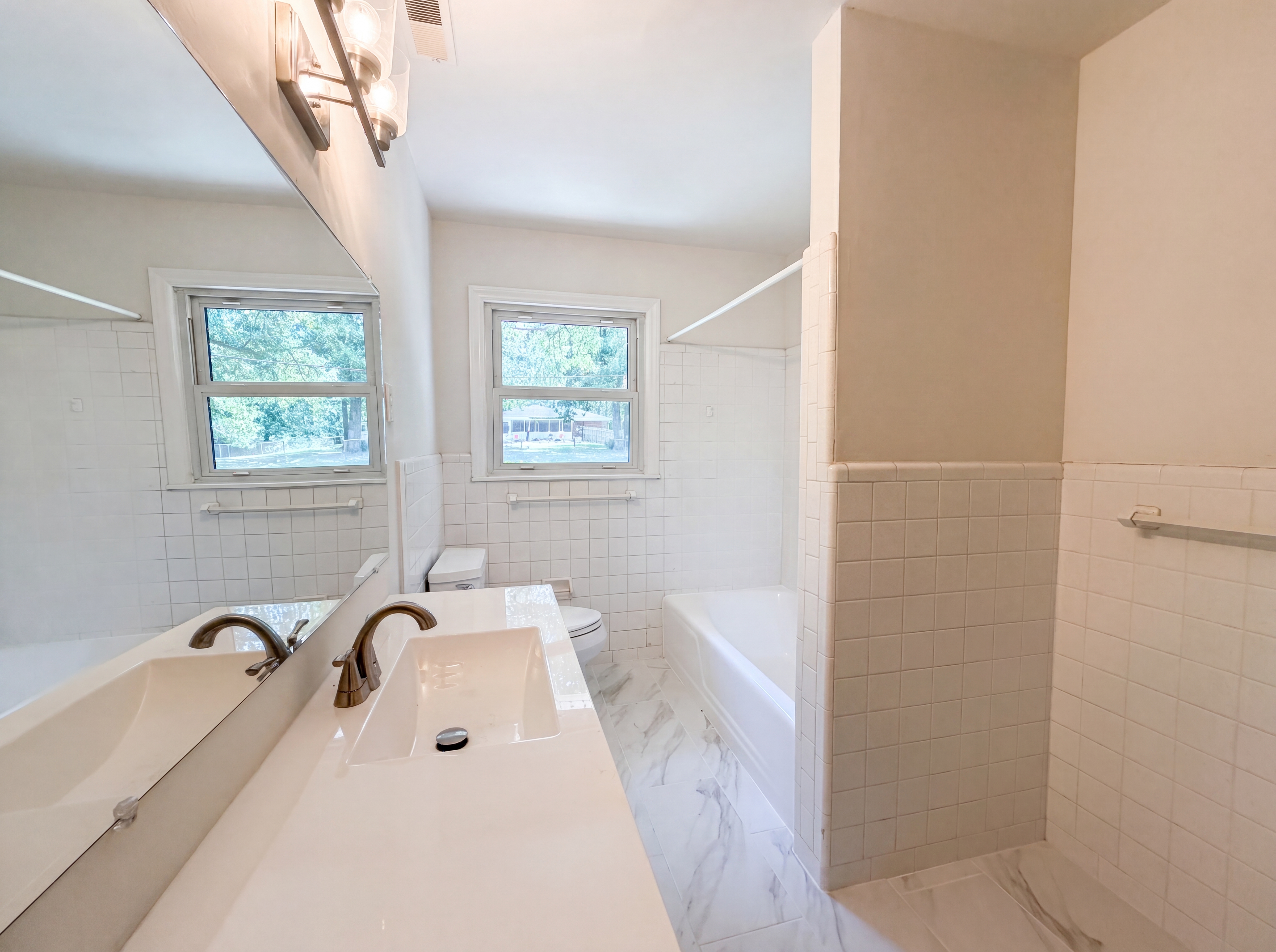 Photo 14 of 17 of 1911 Amberhill Ln, Charlotte, NC