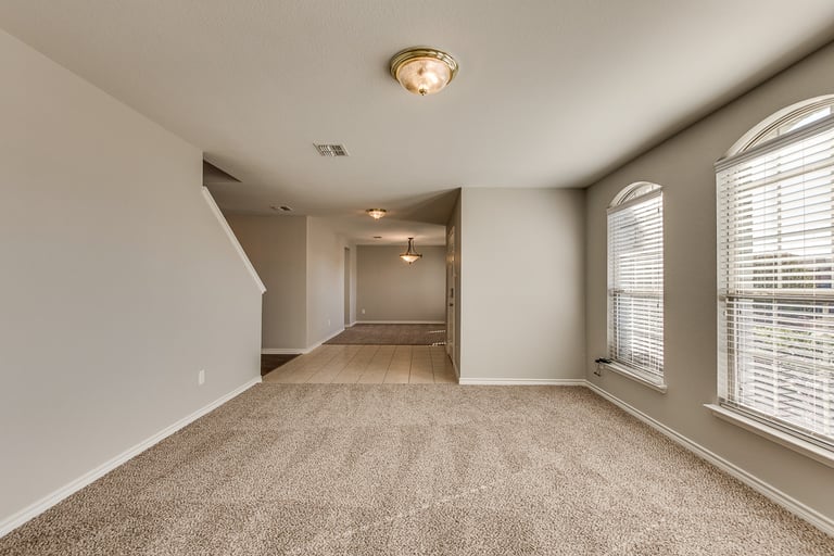 Photo 6 of 34 - 3020 Walnut Ridge Ln, Mesquite, TX 75181
