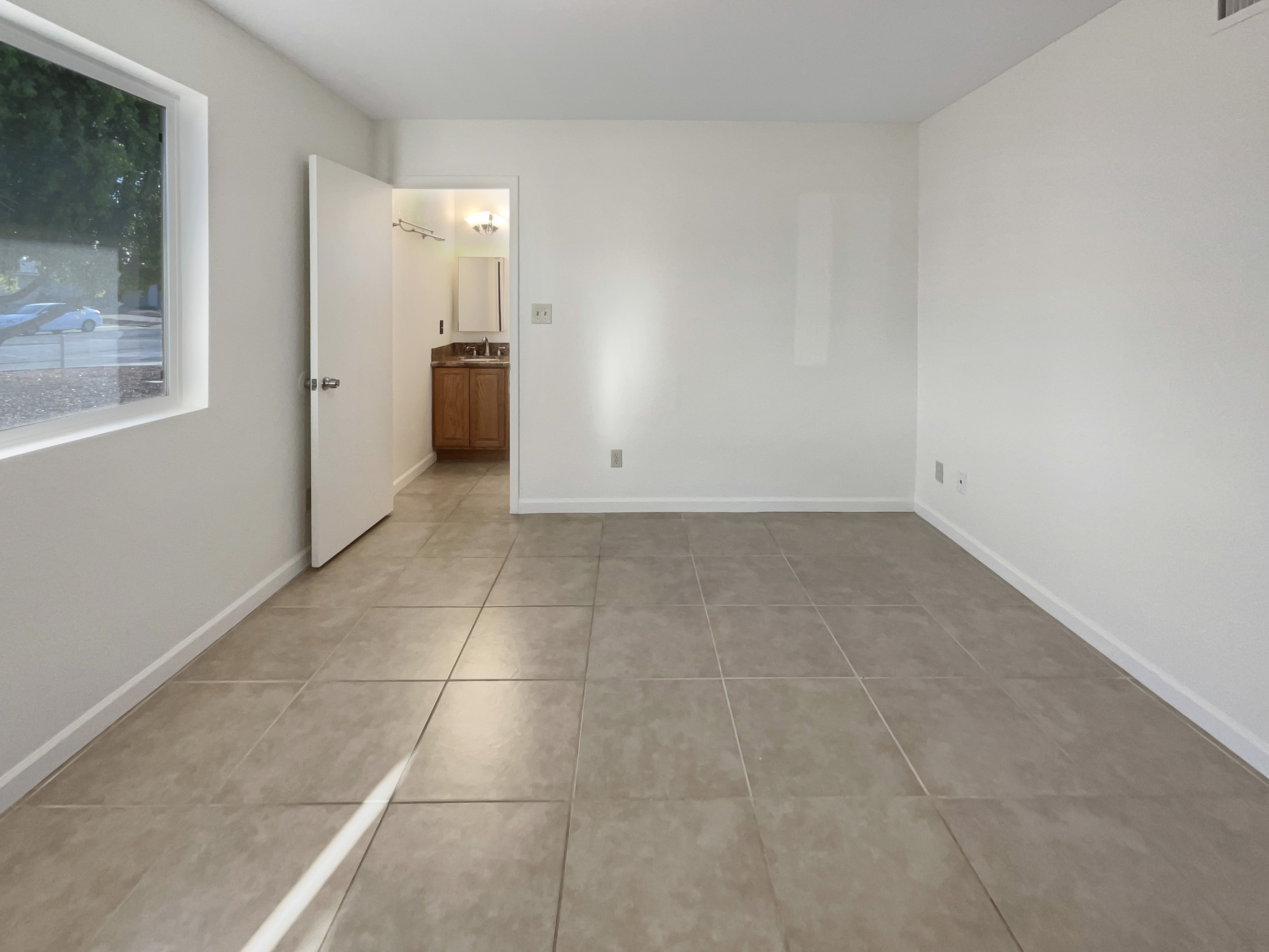 Photo 12 of 26 of 1105 W Anderson Dr, Phoenix, AZ