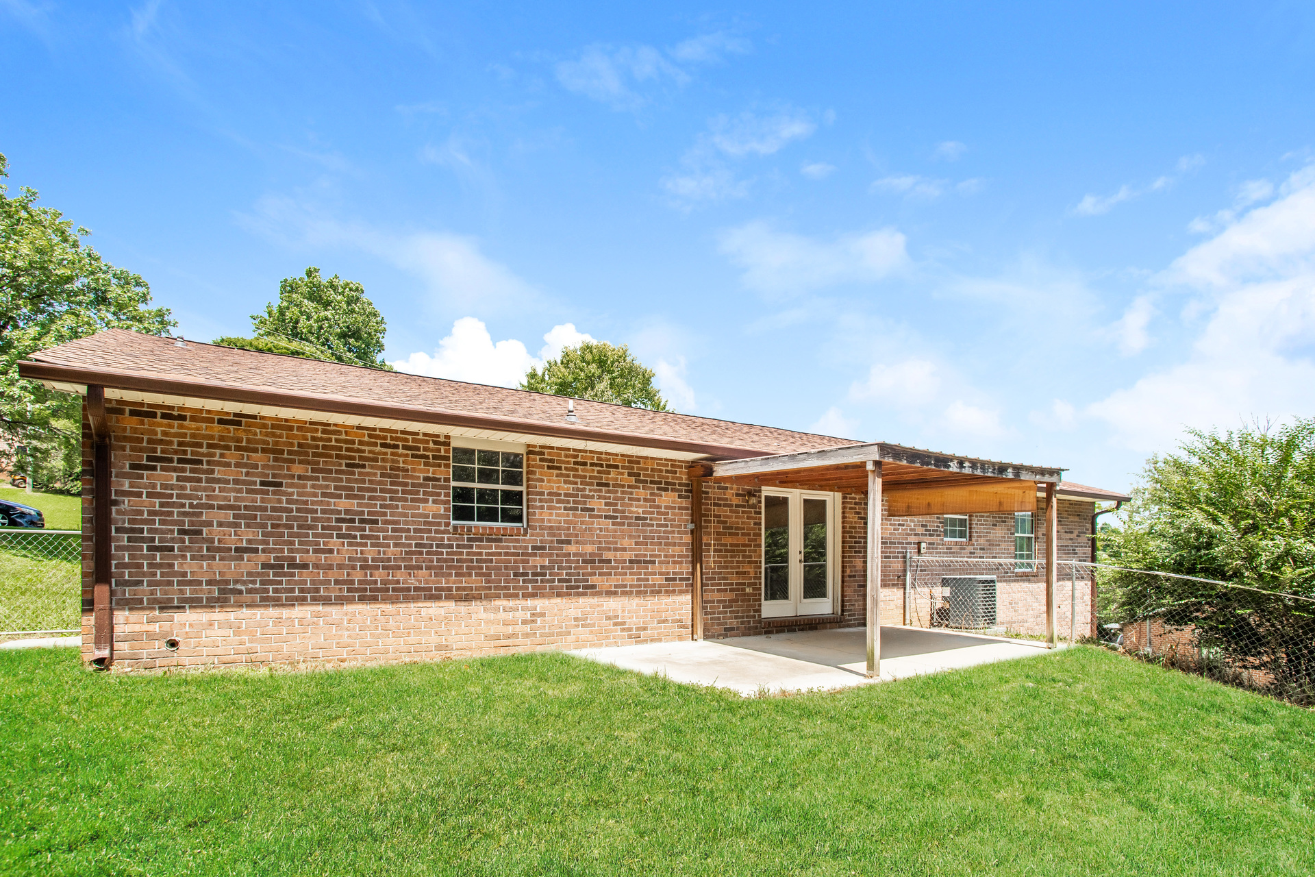 Photo 4 of 12 of 5941 Bridge Garden Rd, Knoxville, TN