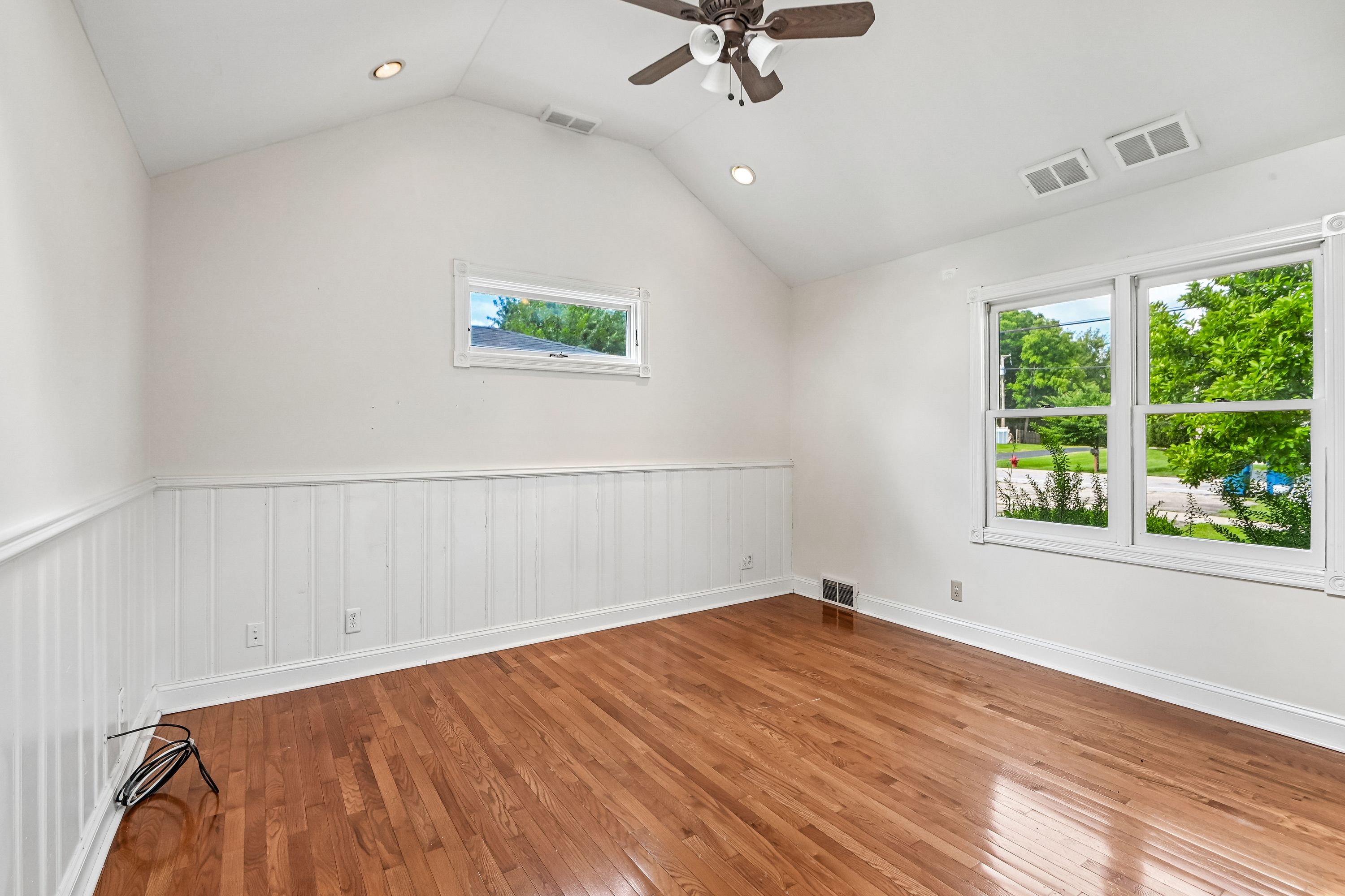 Photo 38 of 72 of 4811 Roslyn Rd, Downers Grove, IL