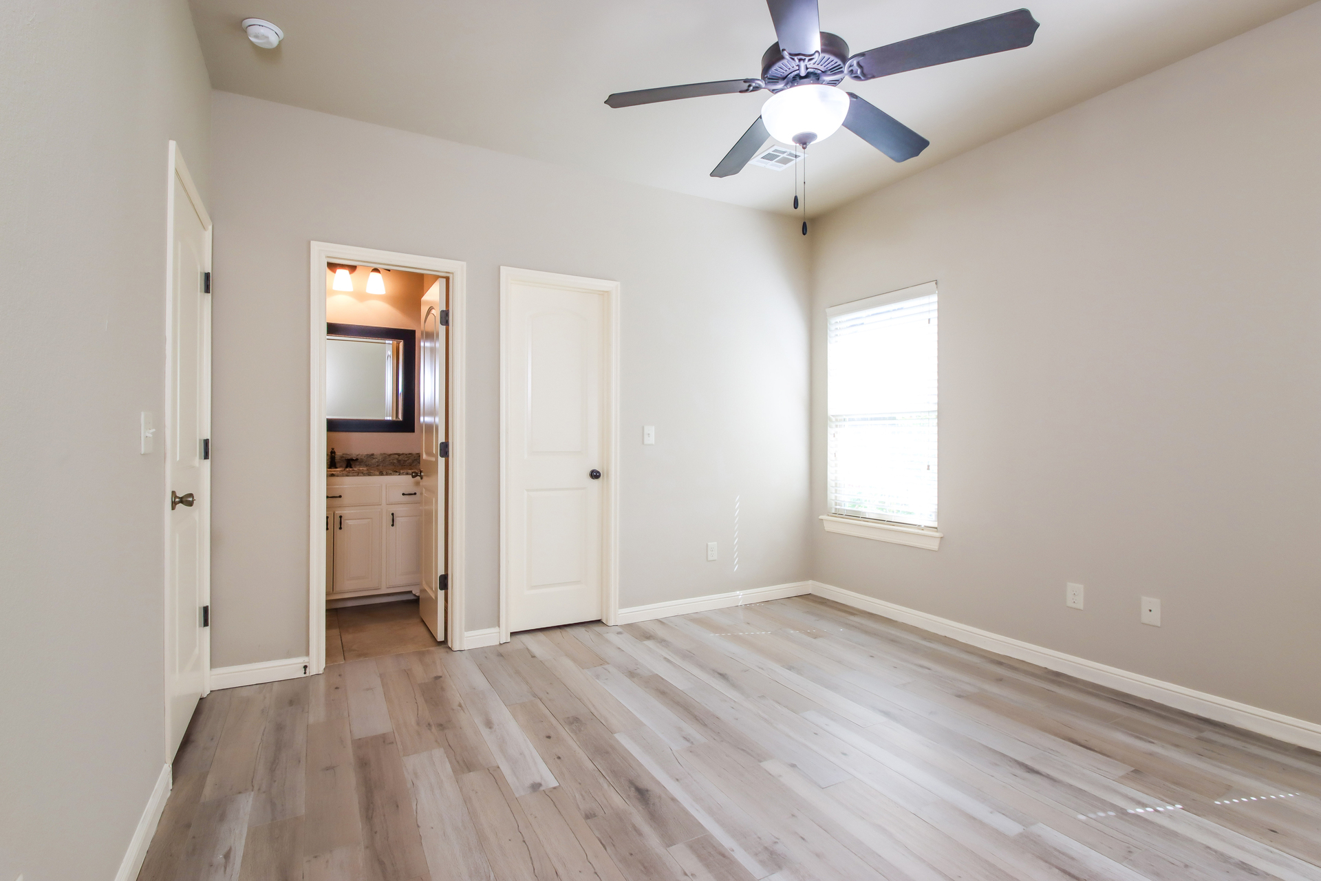 Photo 9 of 22 of 5874 E 145th St S, Bixby, OK