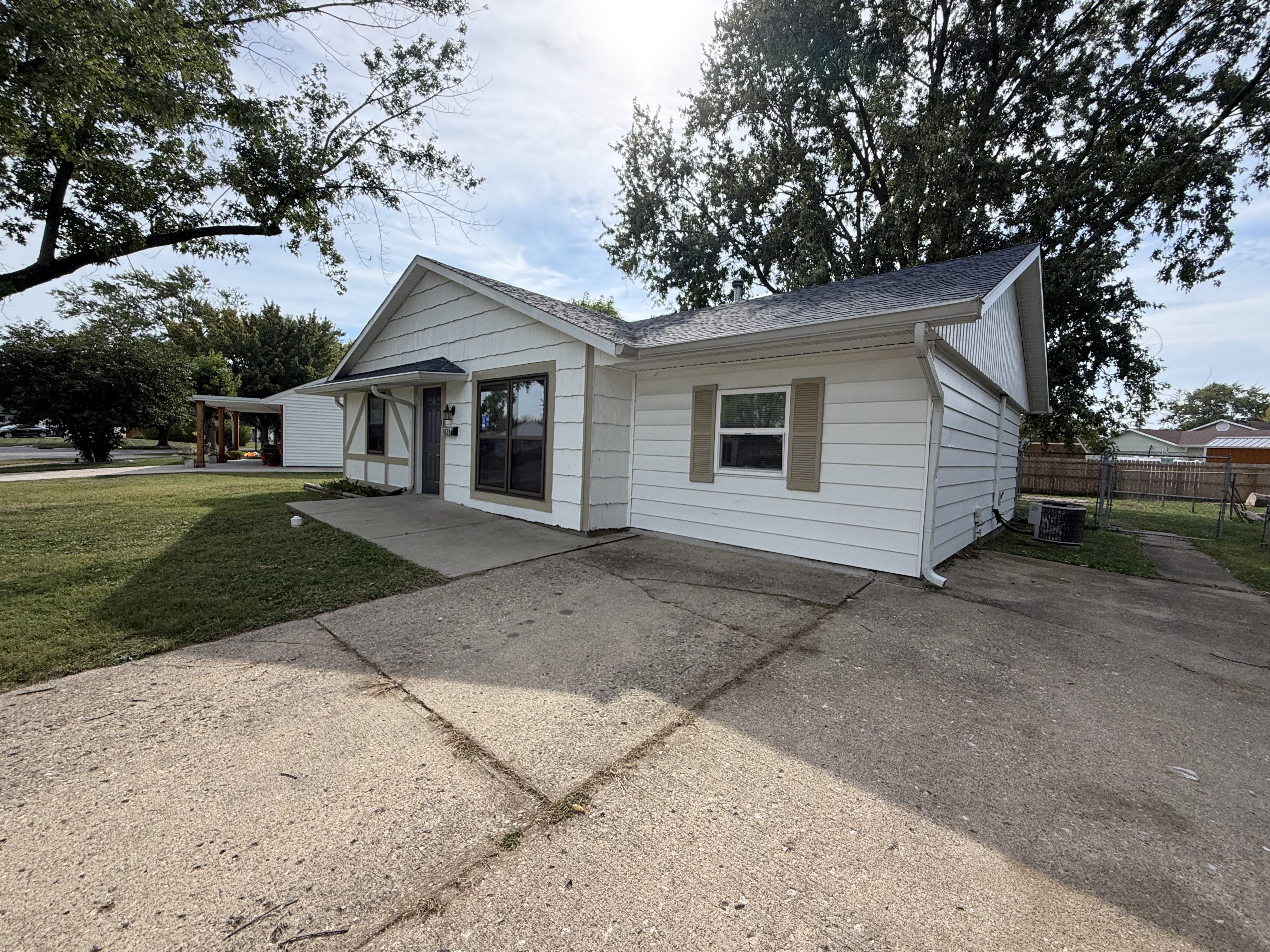Photo 22 of 24 of 1036 Eastlawn Dr, Whiteland, IN