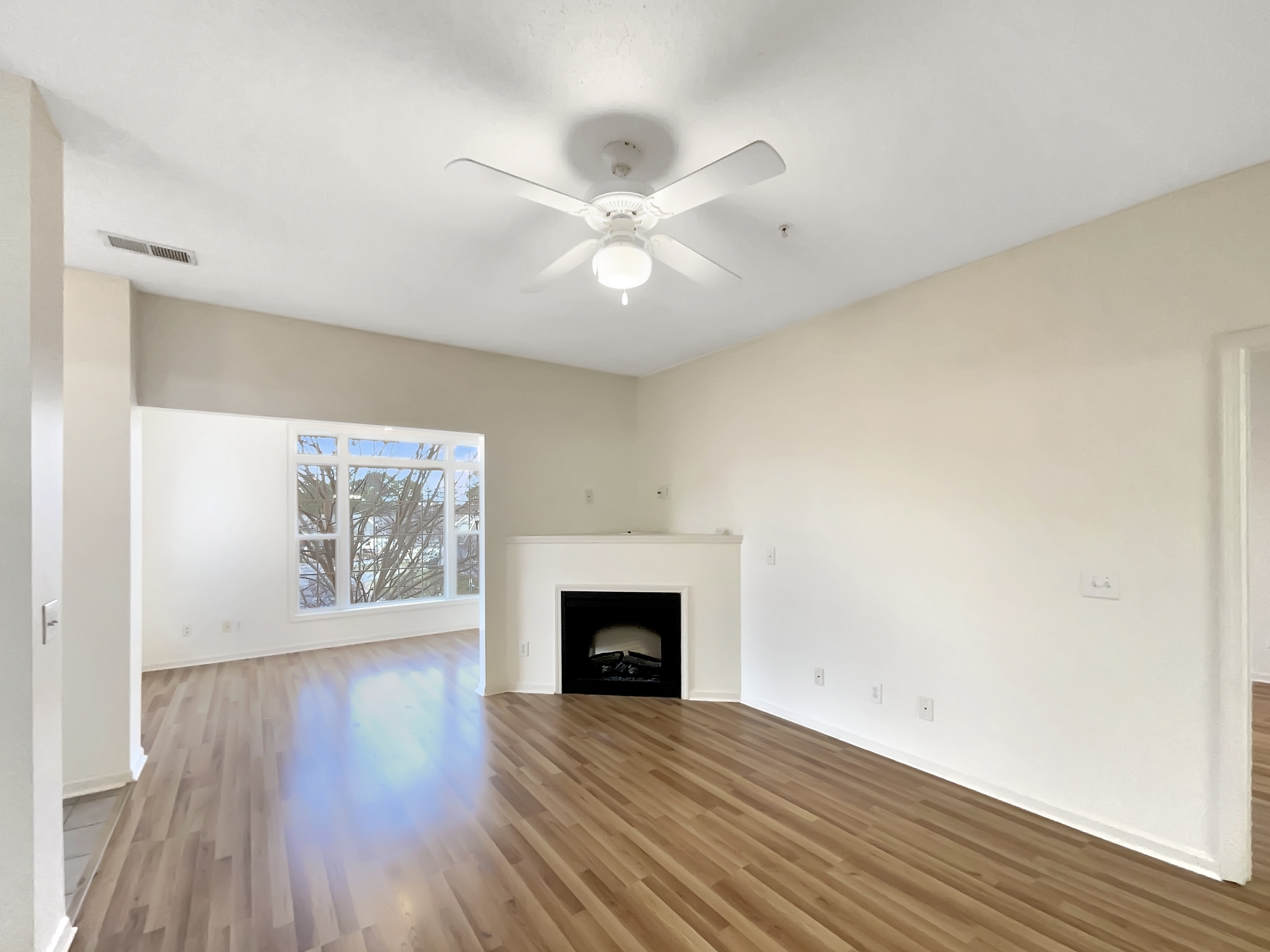 Photo 3 of 16 of 2501 Huntscroft Ln, Raleigh, NC