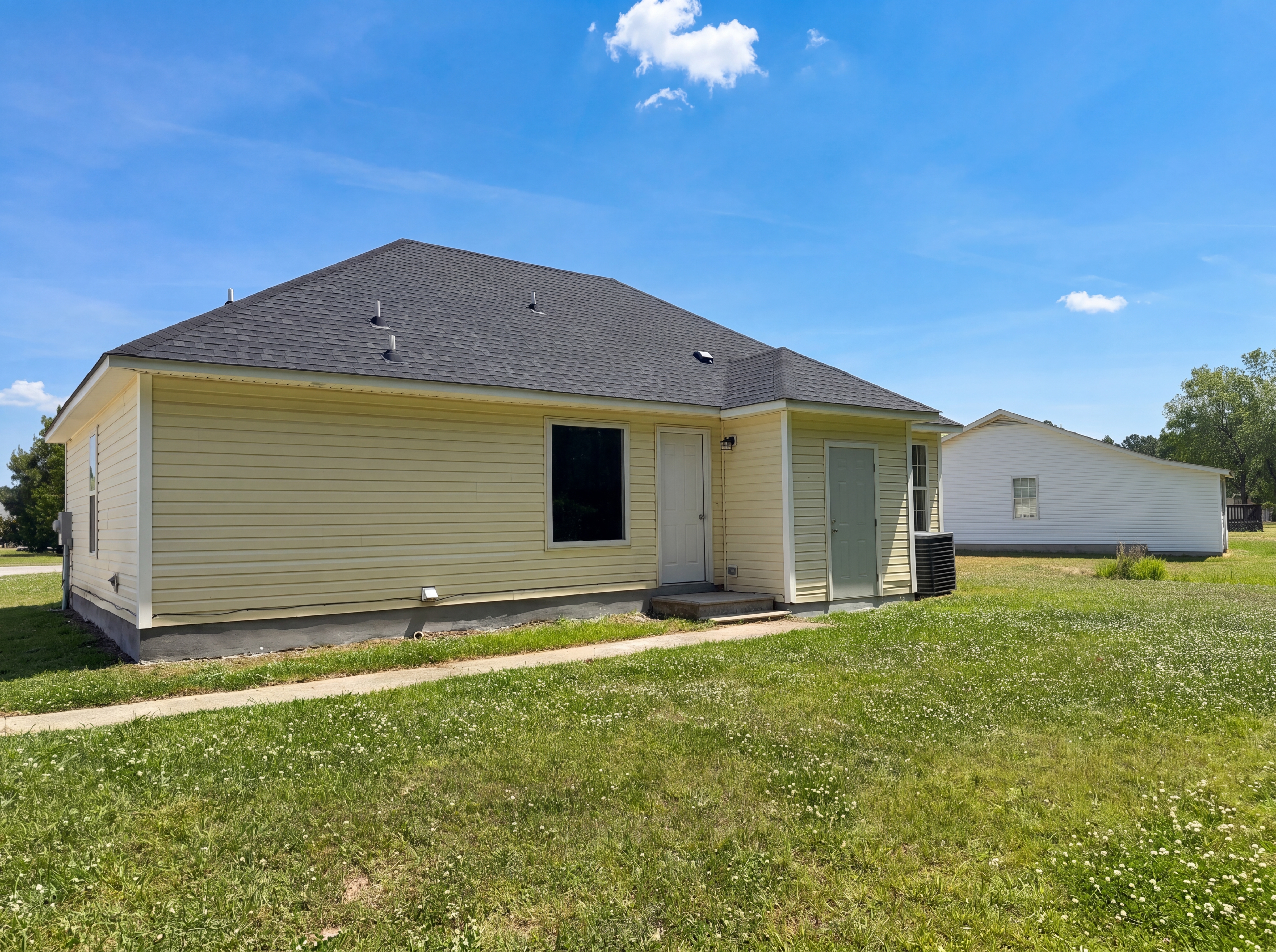 Photo 5 of 20 of 212 Katie Dr, Sharpsburg, NC