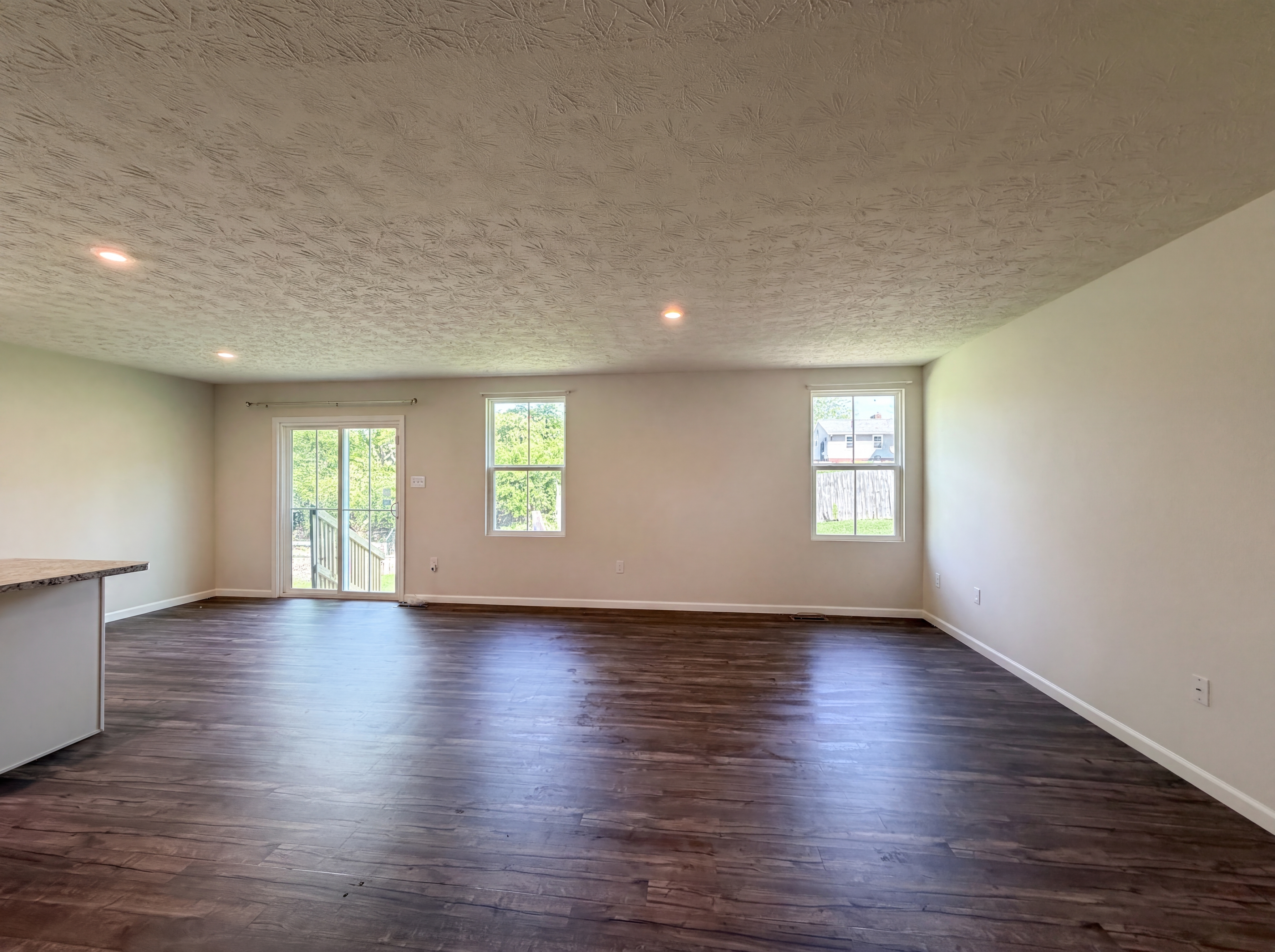 Photo 3 of 21 of 5790 Bentwood Dr, Middletown, OH