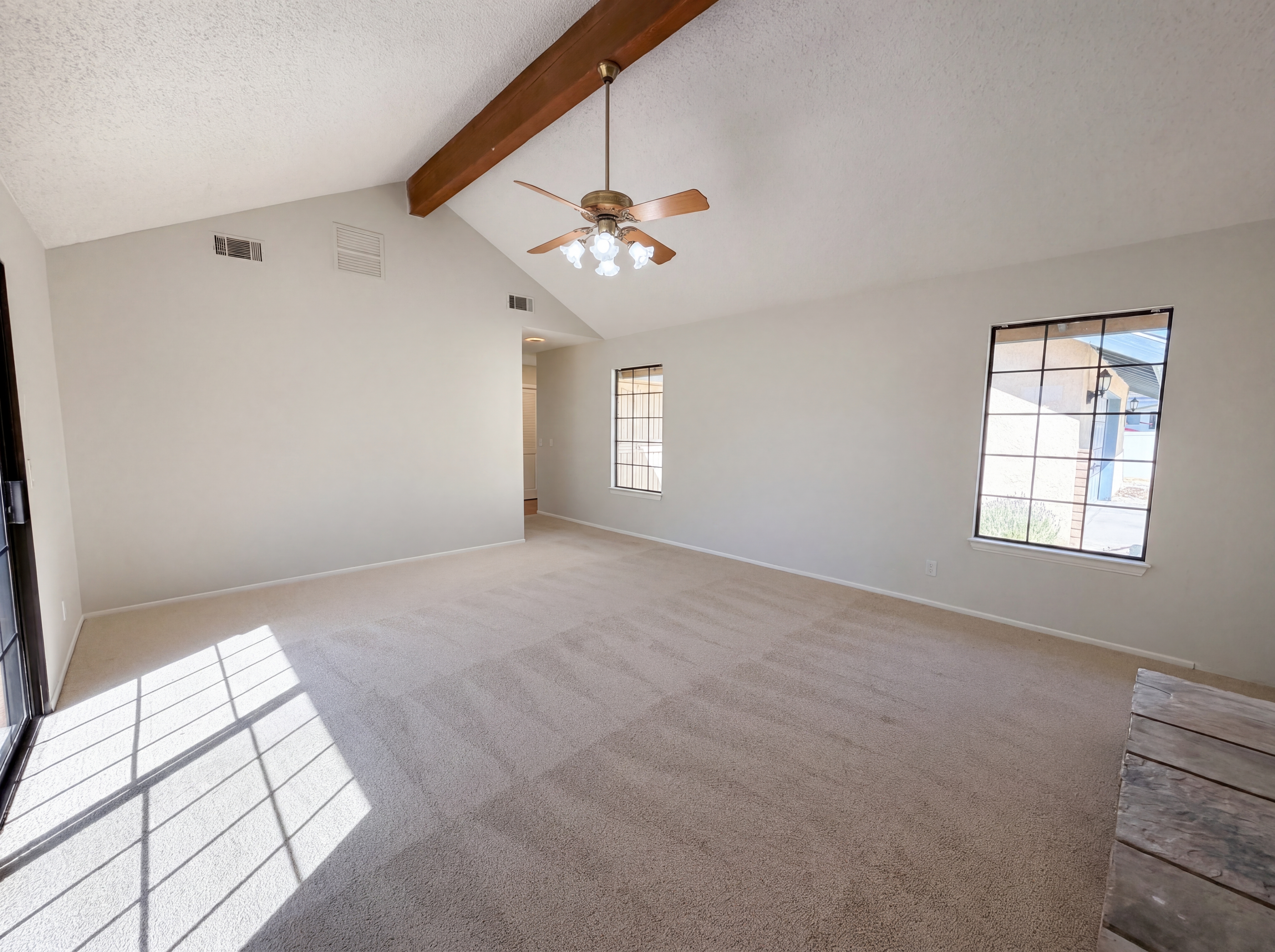 Photo 8 of 29 of 15852 Mandan Rd, Apple Valley, CA