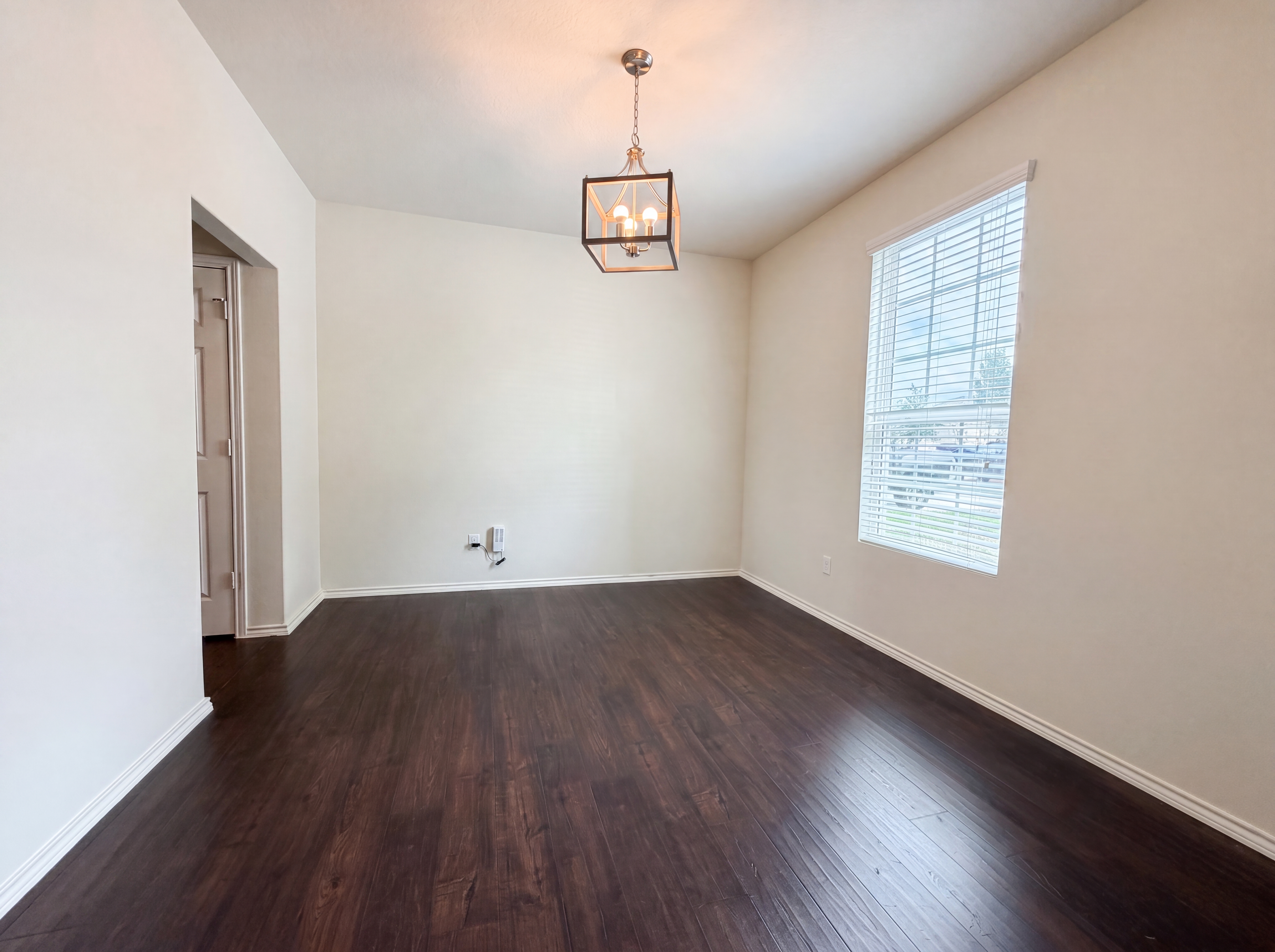 Photo 6 of 18 of 10611 Mary Scheel Ln, Converse, TX