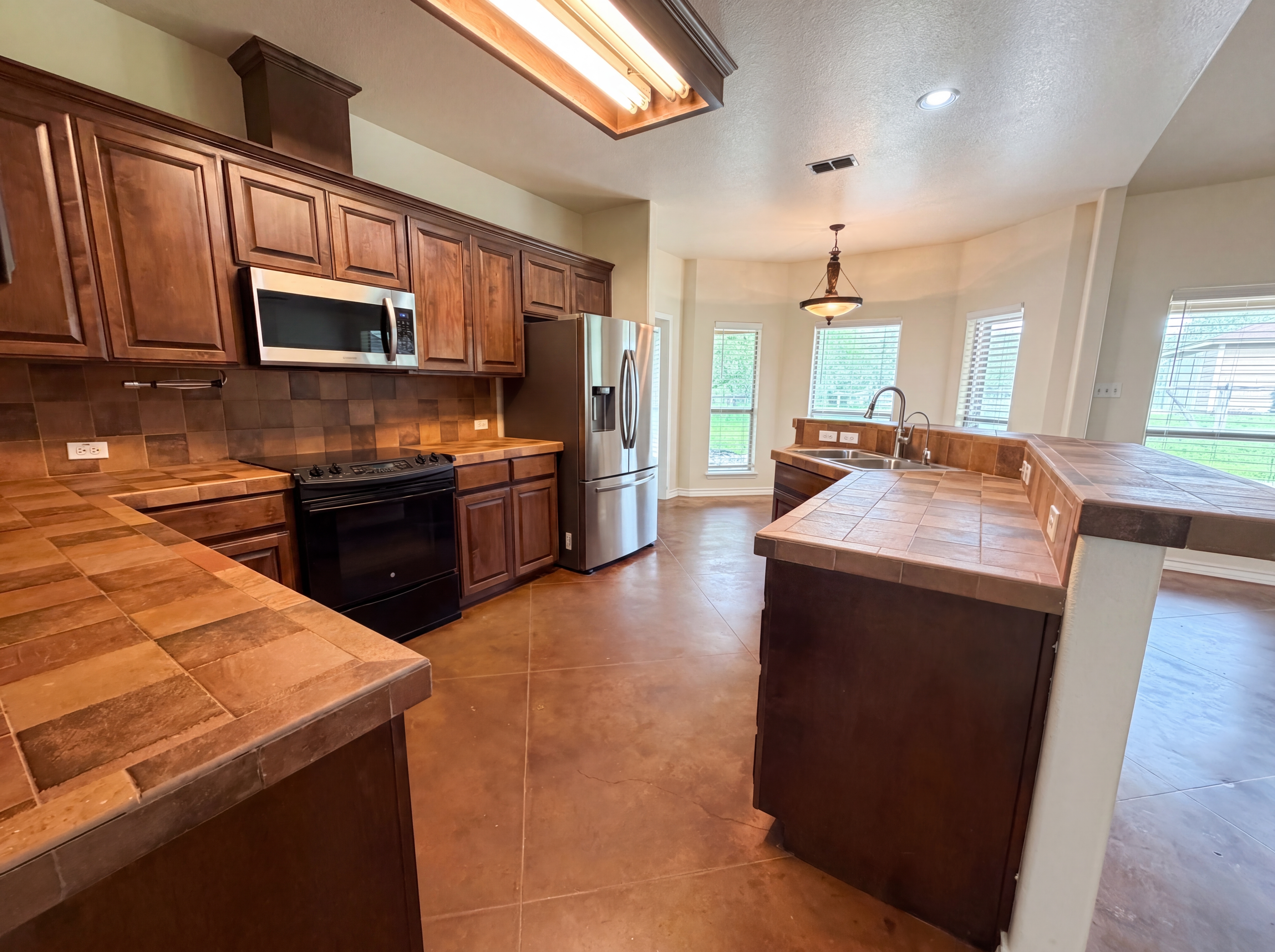 Photo 2 of 23 of 212 House Ave, Sandia, TX