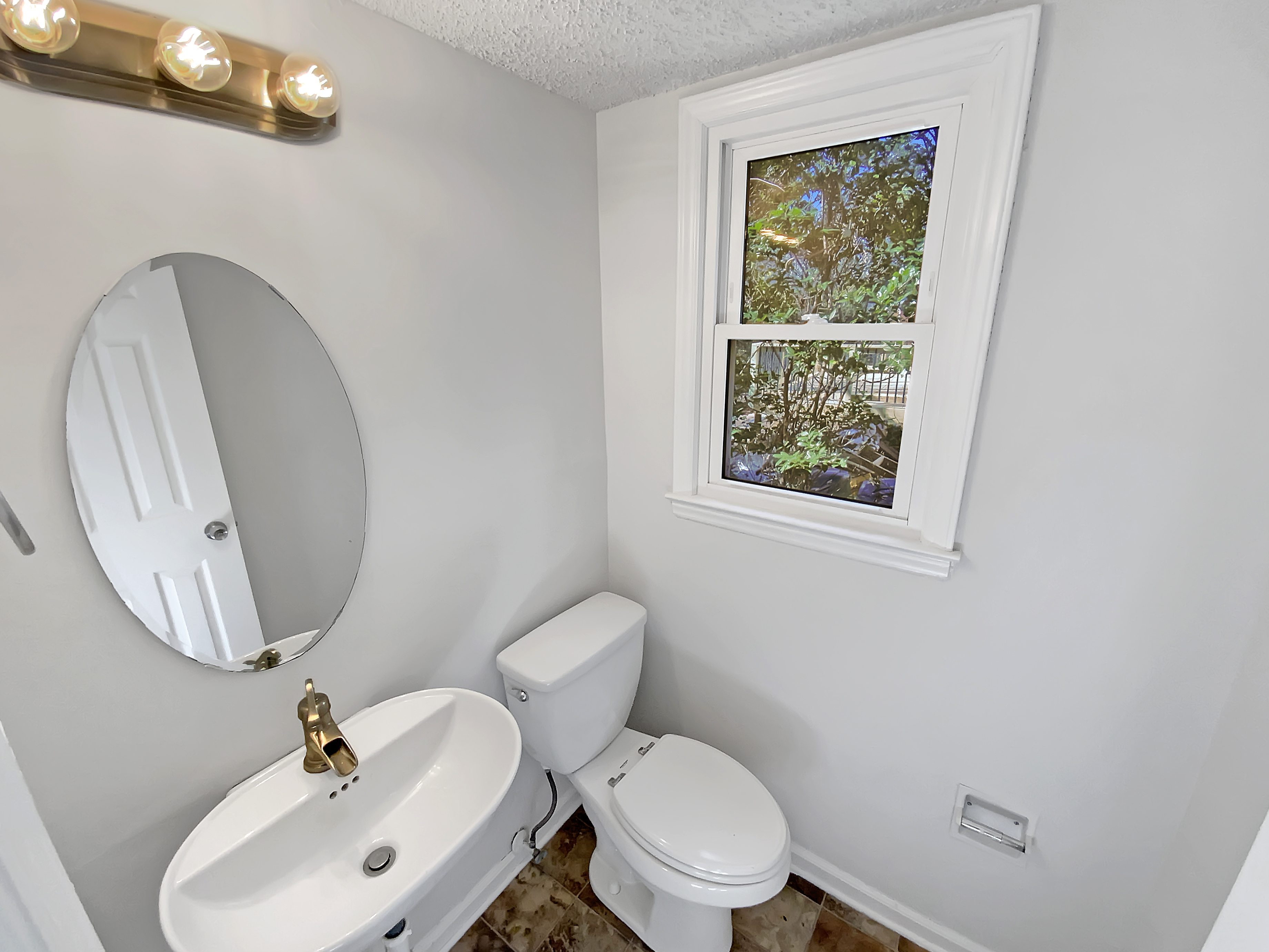 Photo 13 of 19 of 7401 Limerick Dr, Charlotte, NC