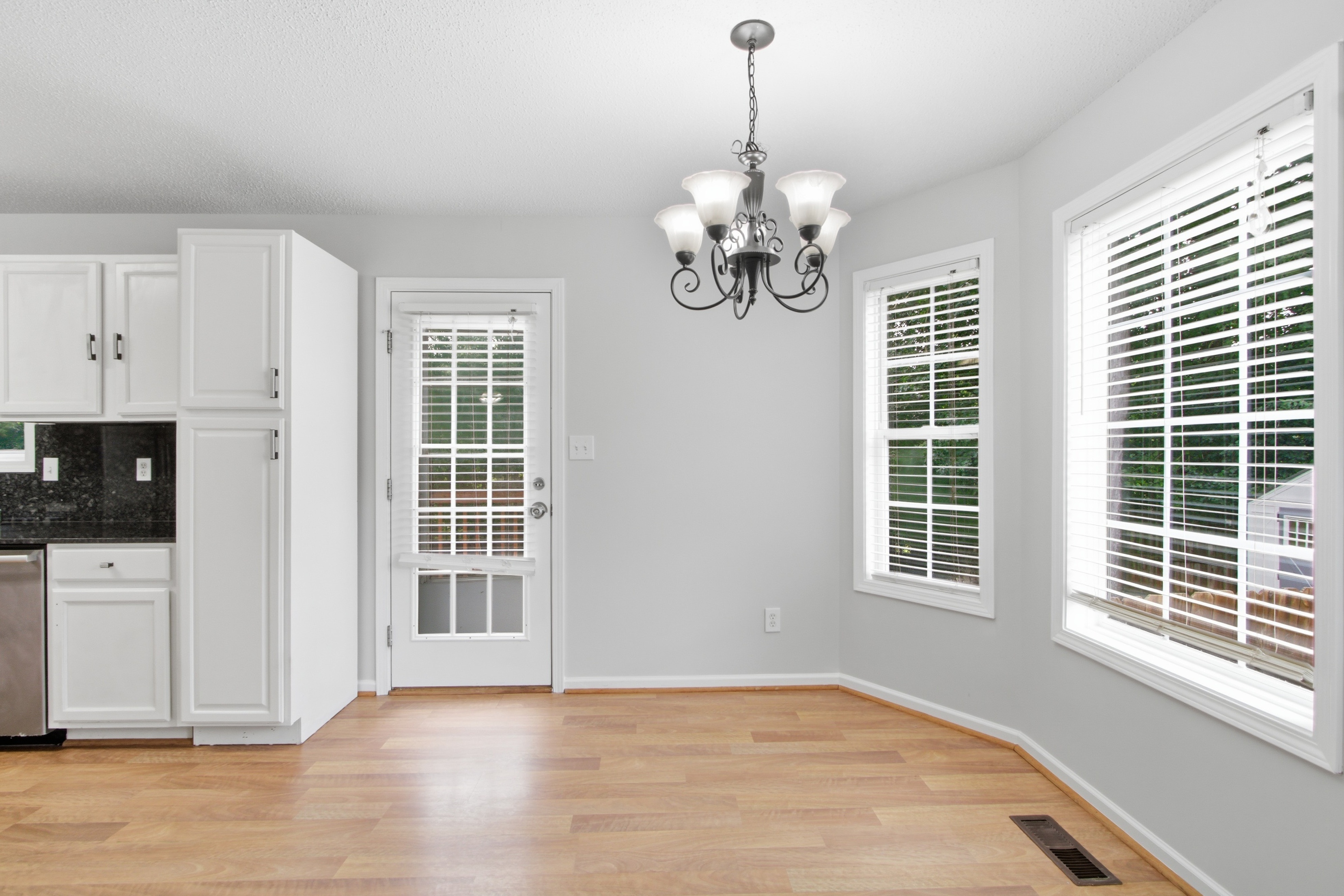 Photo 9 of 34 of 221 Glen Ridge Dr, Villa Rica, GA