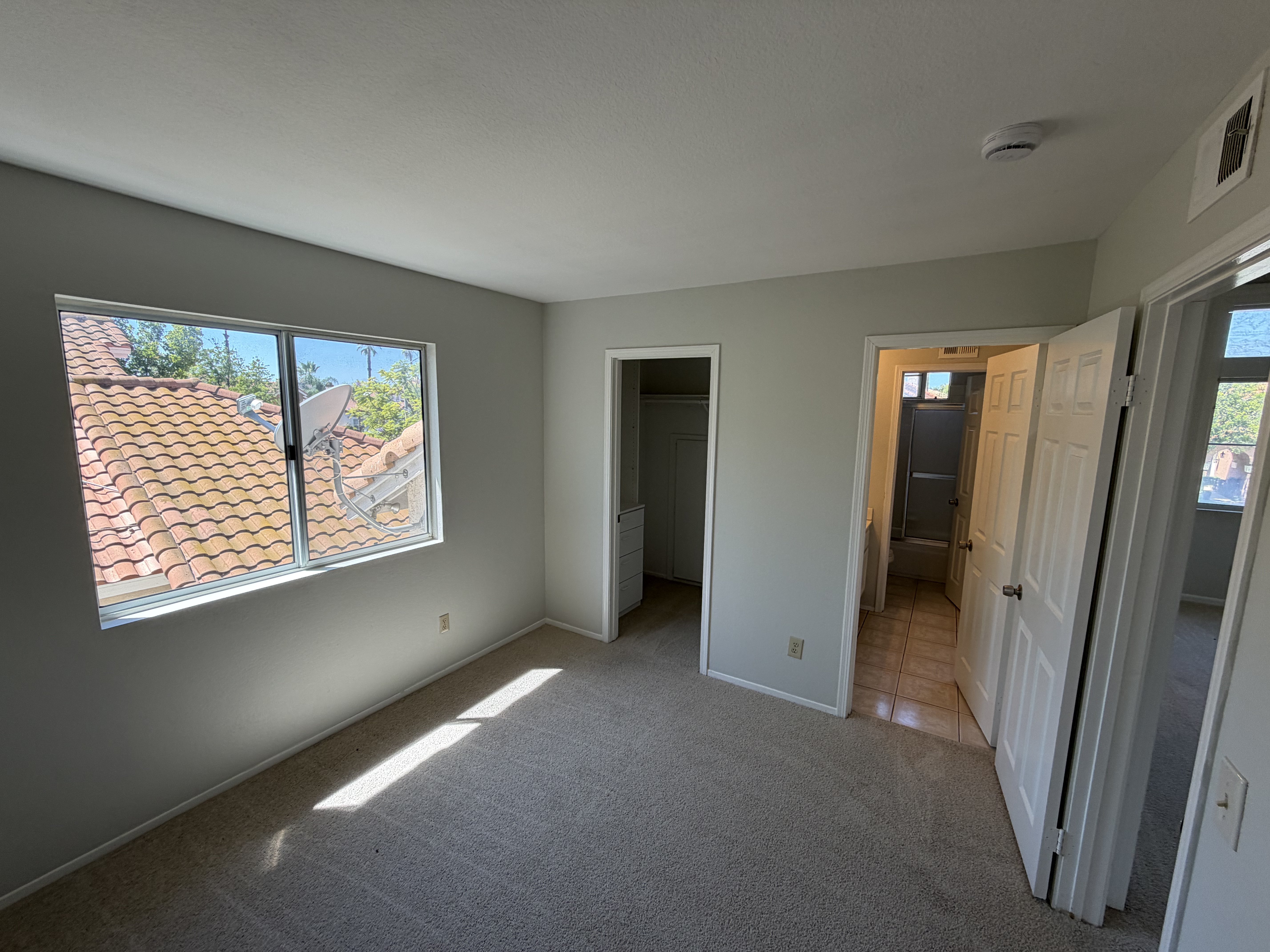 Photo 6 of 25 of 8932 Mesa Oak Dr, Riverside, CA