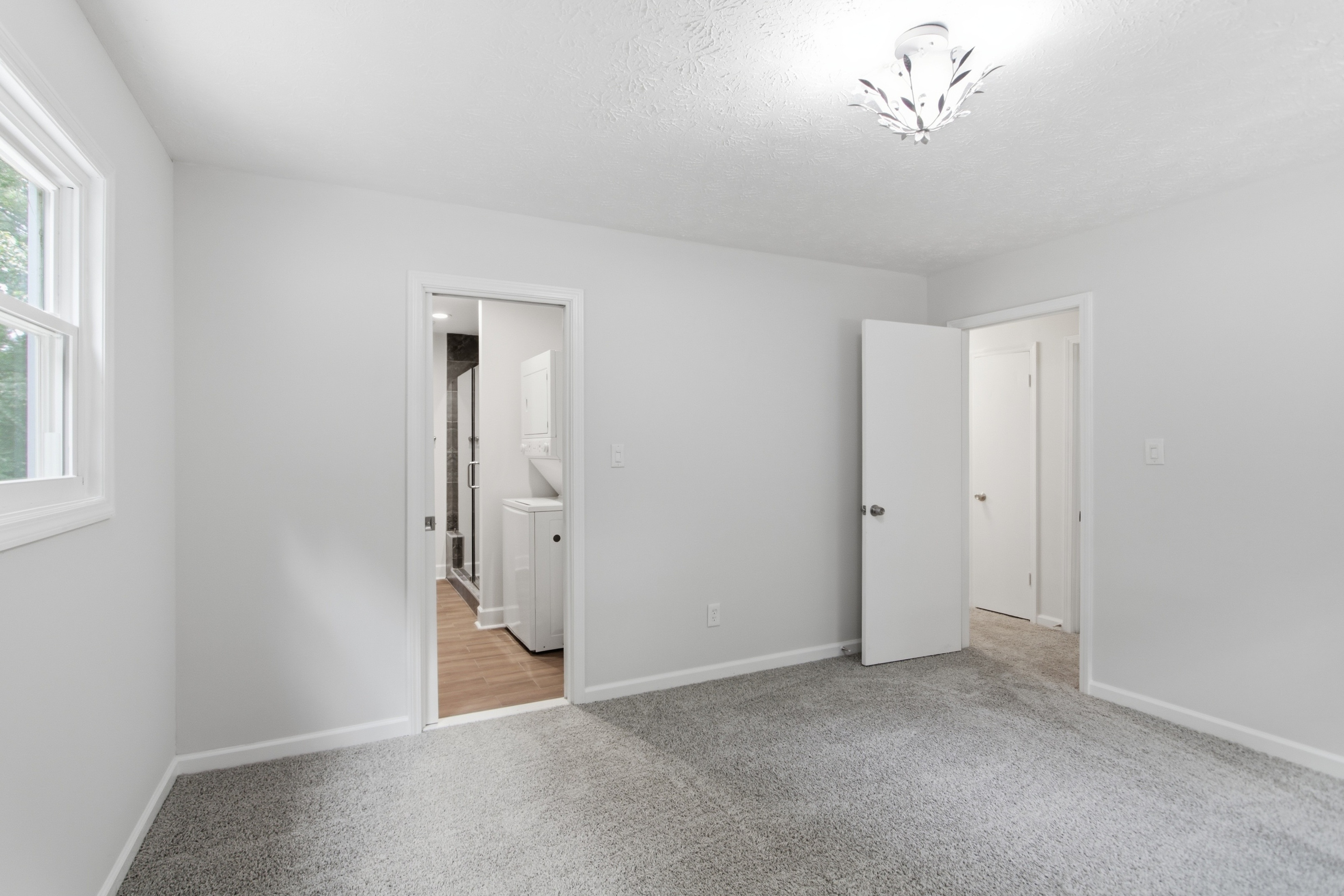 Photo 4 of 33 of 1035 Lakewood Dr, Marietta, GA