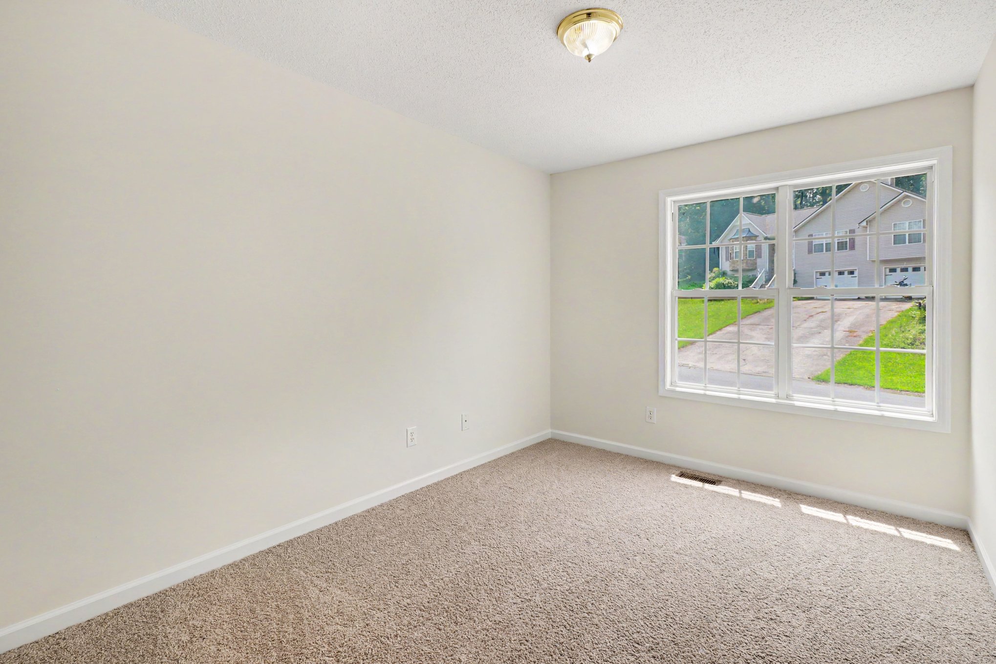 Photo 12 of 17 of 18 Broadlands Dr, White, GA