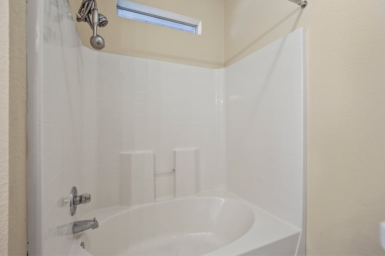 Photo 14 of 25 - 6337 Downeast Dr, Fort Worth, TX 76179