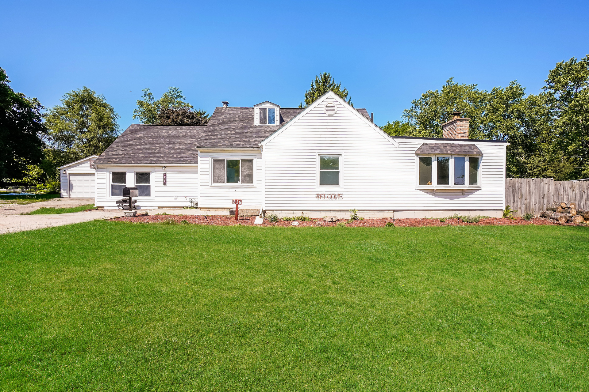 Photo 7 of 21 of 215 S Prairie Rd, New Lenox, IL