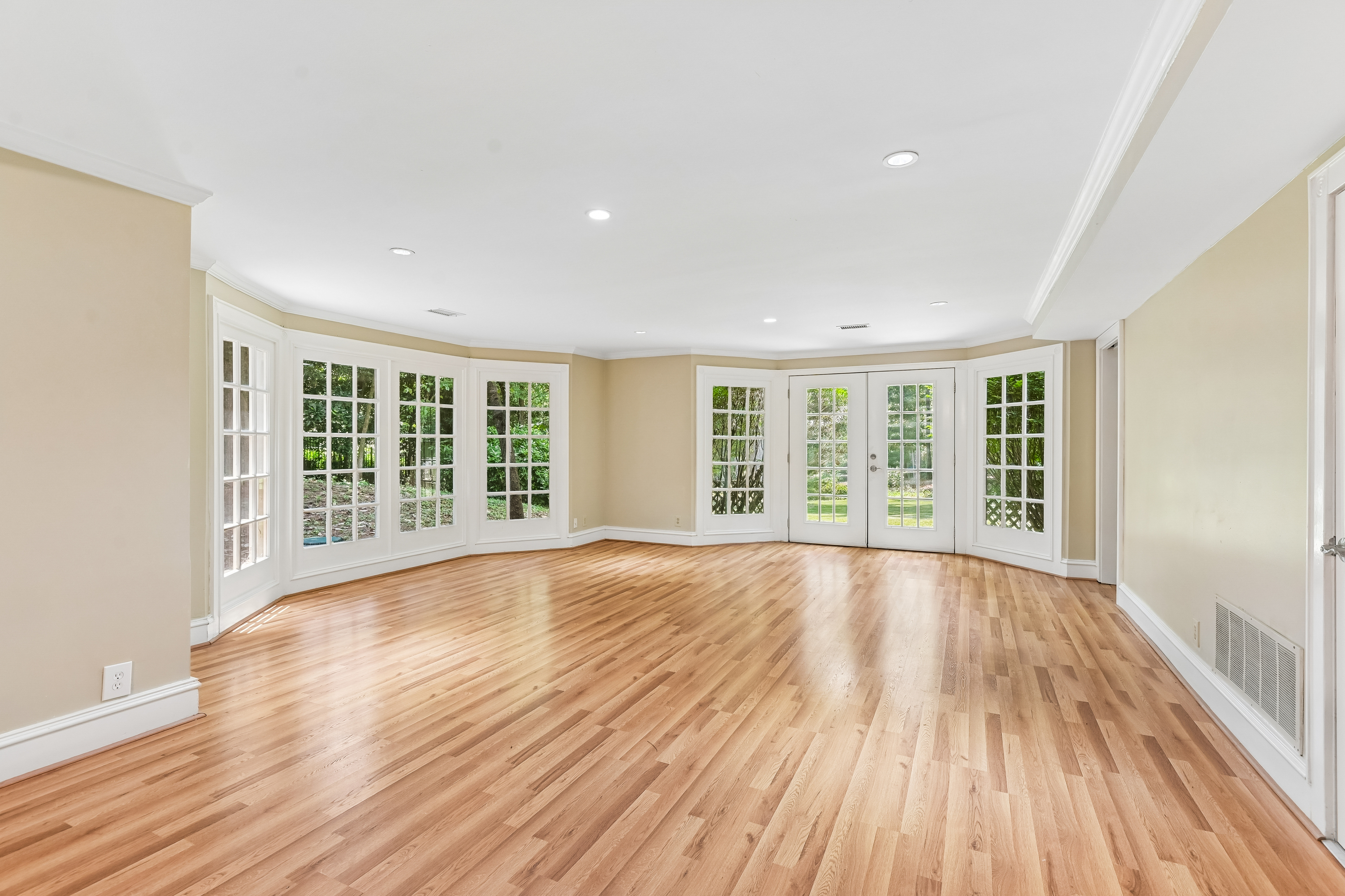 Photo 74 of 87 of 3135 Spalding Dr, Atlanta, GA