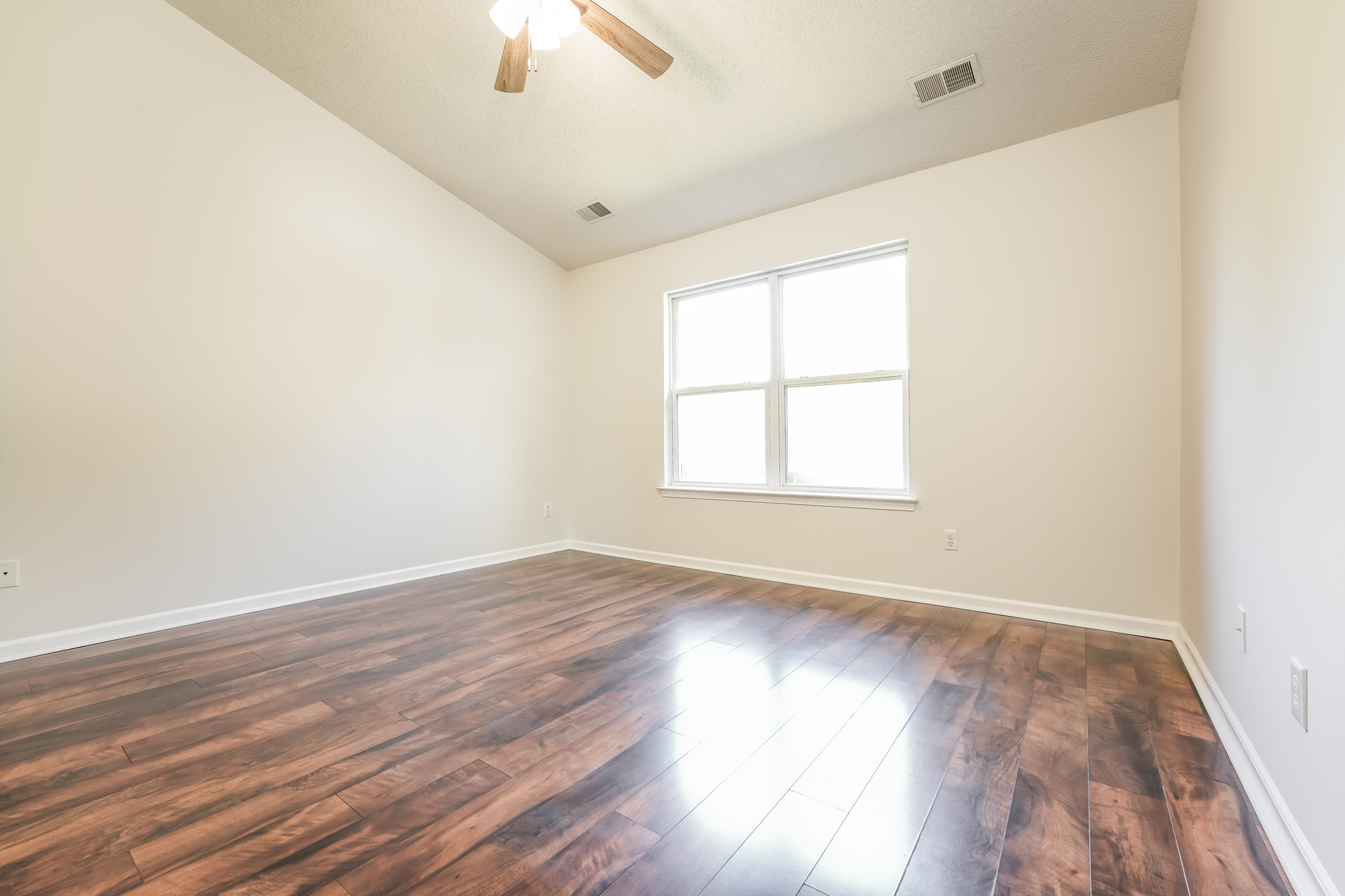 Photo 13 of 21 of 1296 River Rock Rd, Hanahan, SC