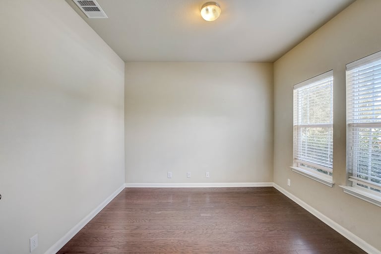 Photo 18 of 33 - 904 Alamo Plaza Dr, Cedar Park, TX 78613