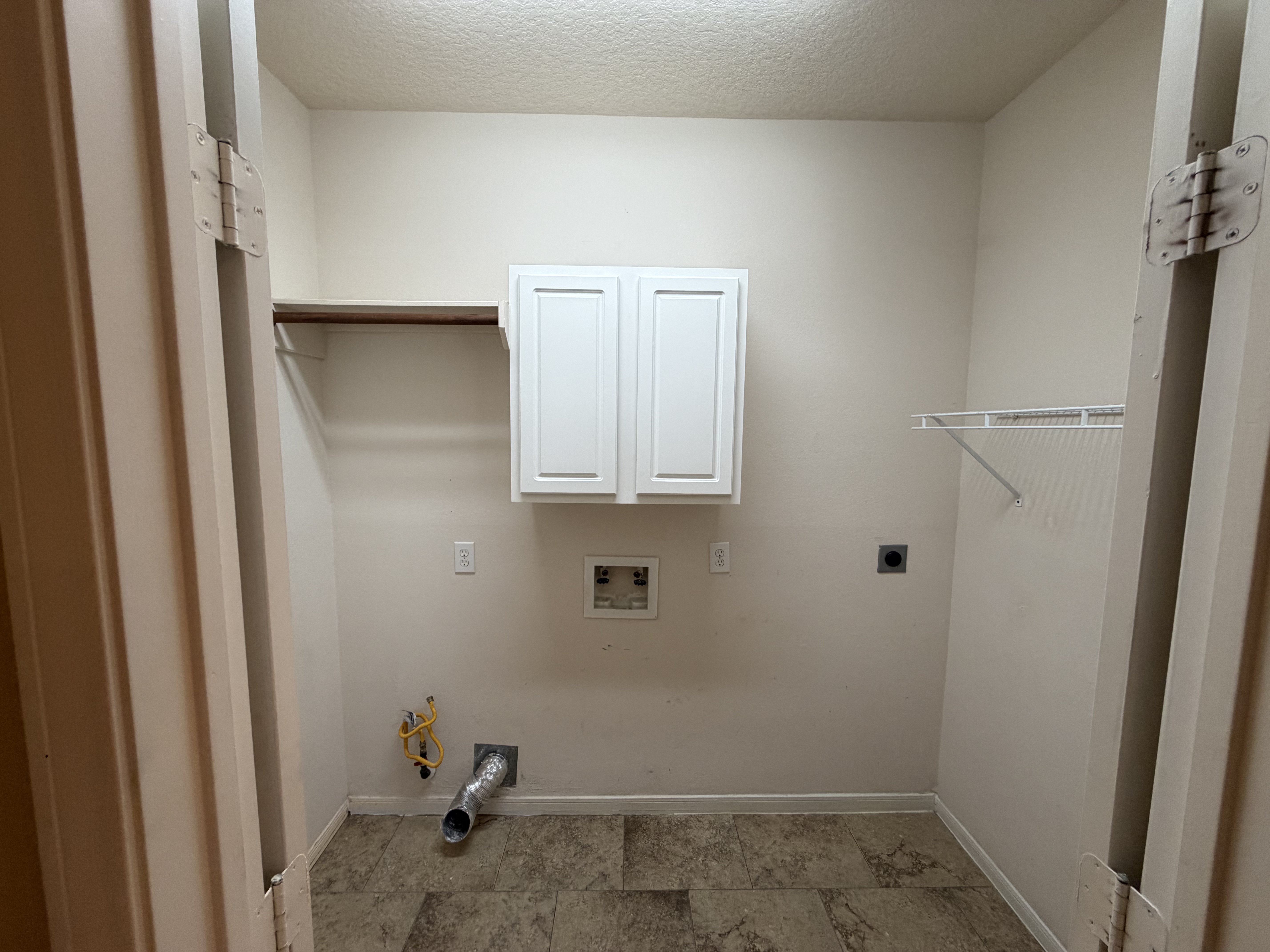 Photo 12 of 25 of 19401 Atasca Oaks Dr, Humble, TX