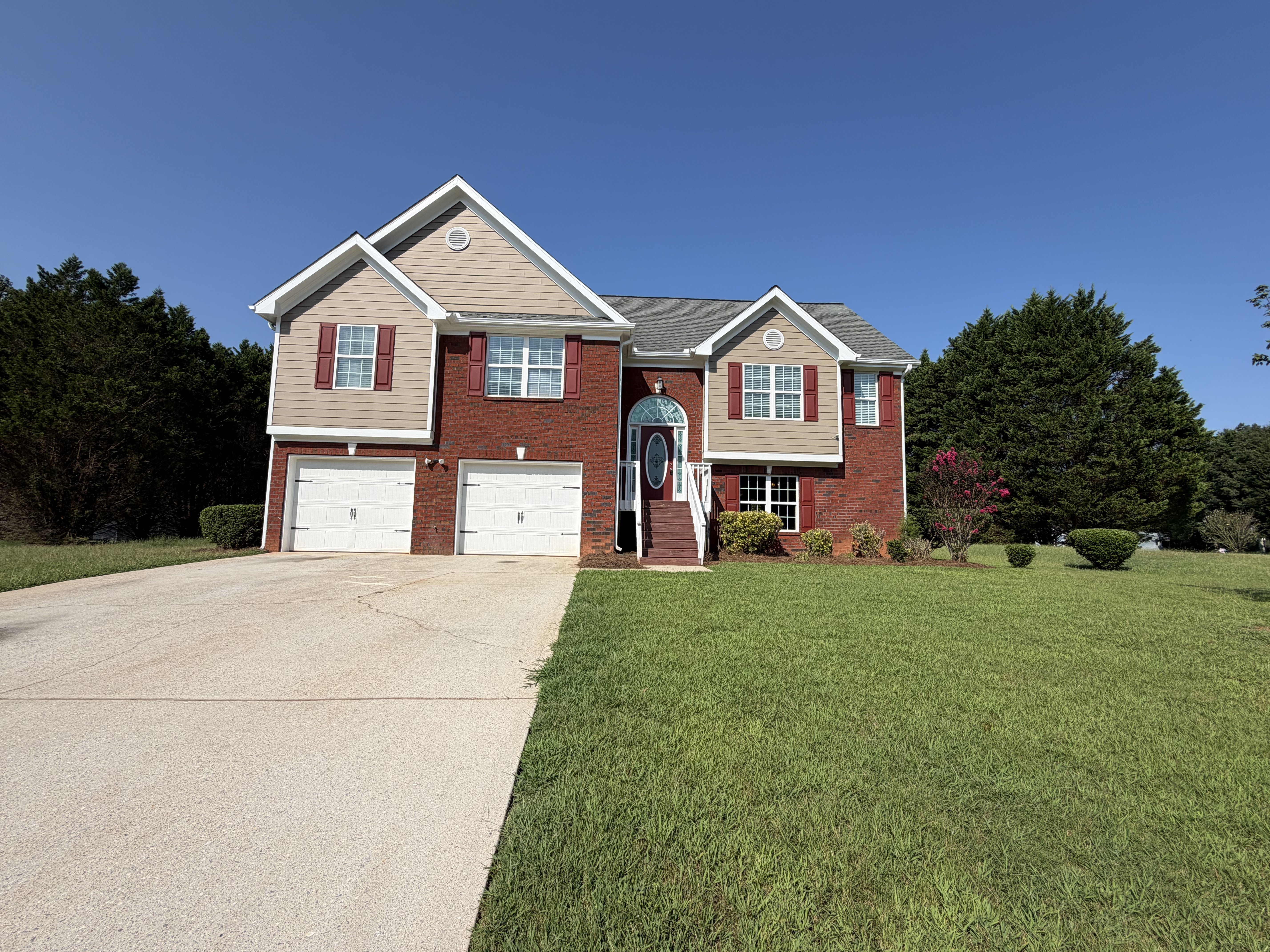 Photo 2 of 100 of 70 Feldspar Dr, Jefferson, GA