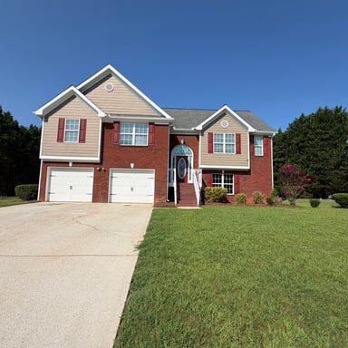 Property photo 2 of 70 Feldspar Dr