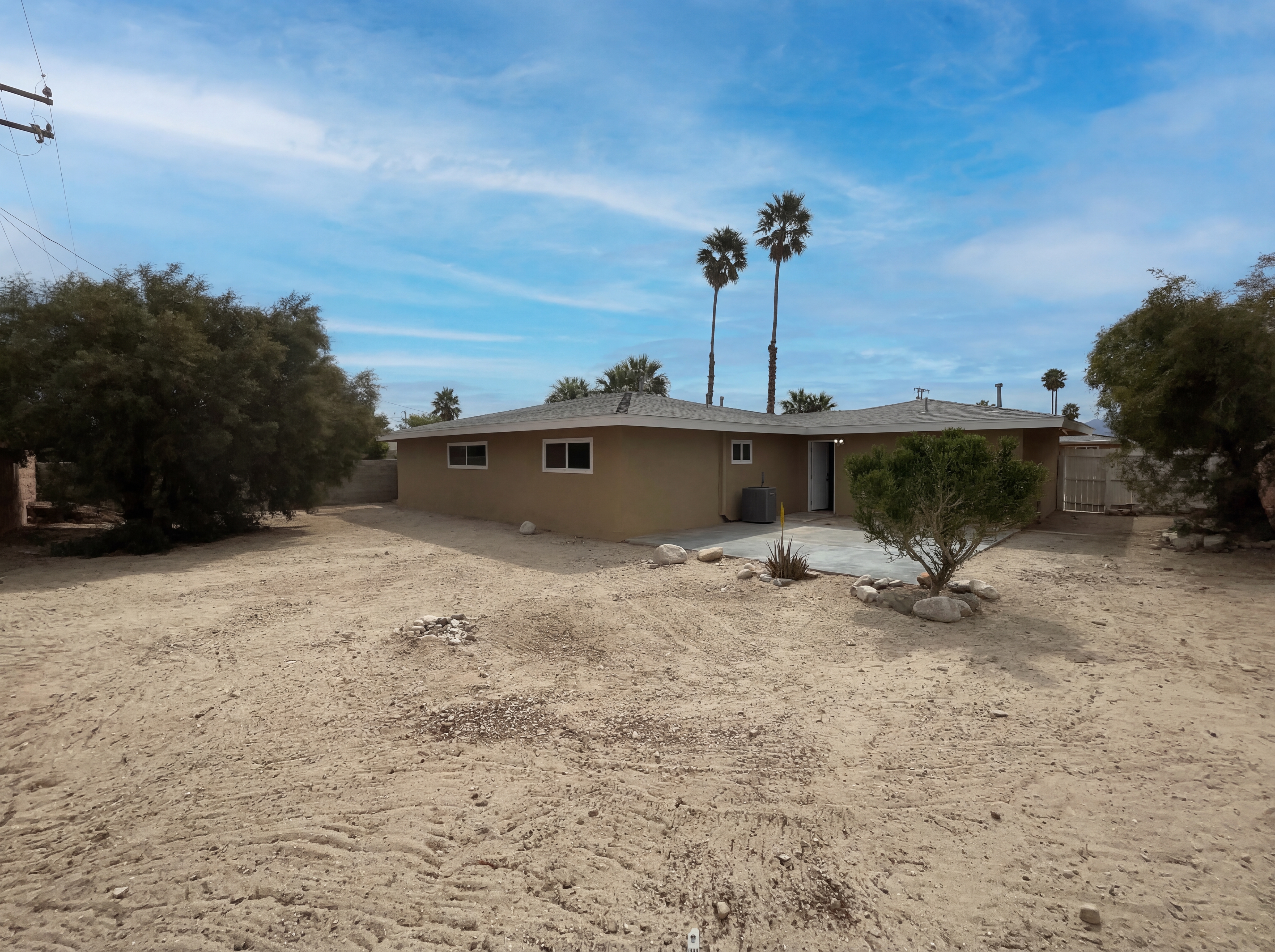 Photo 5 of 20 of 386 W Sunview Ave, Palm Springs, CA