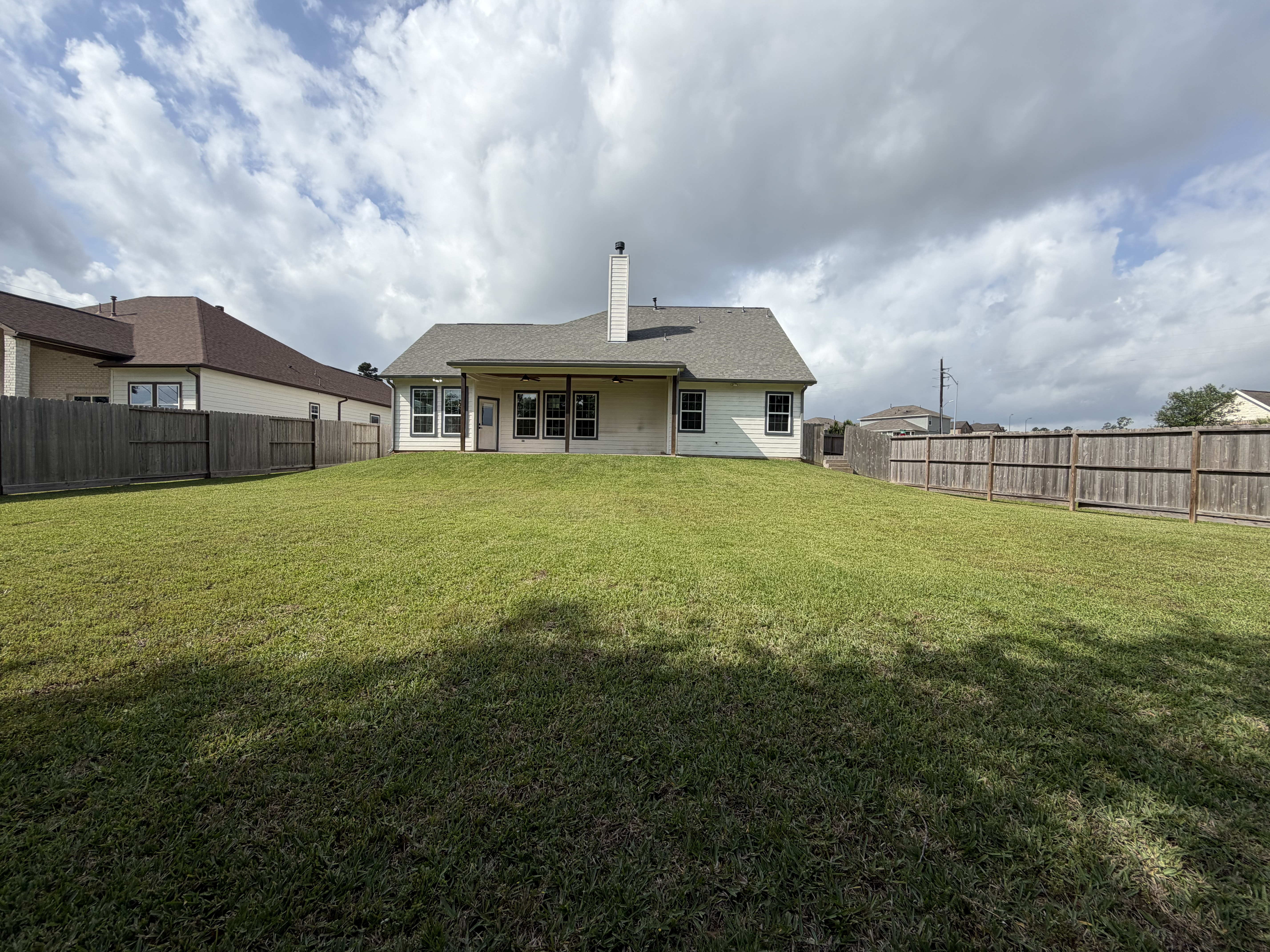 Photo 5 of 24 of 40406 Mostyn Dr, Magnolia, TX