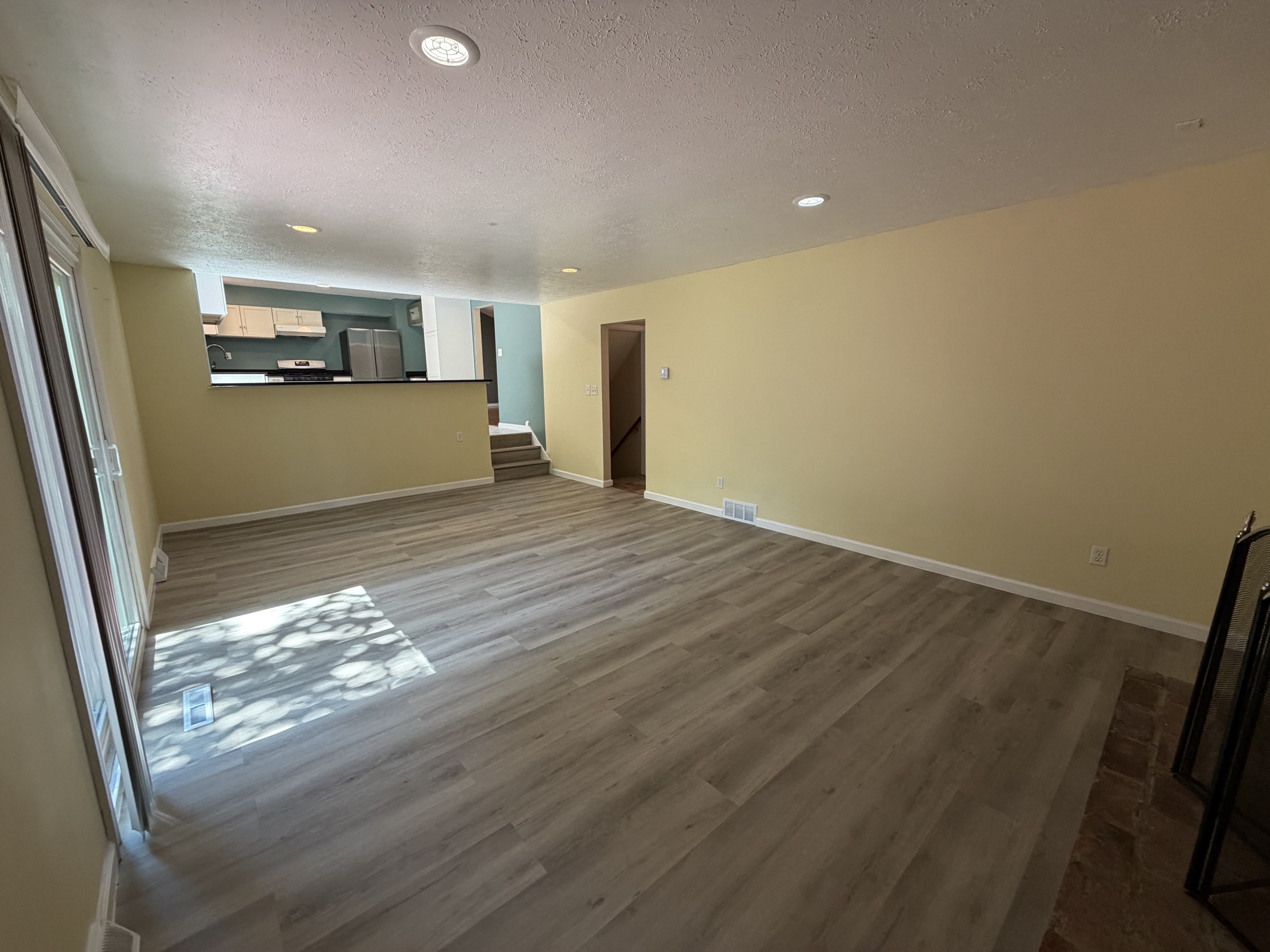 Photo 10 of 26 of 33170 Ledge Hill Dr, Solon, OH