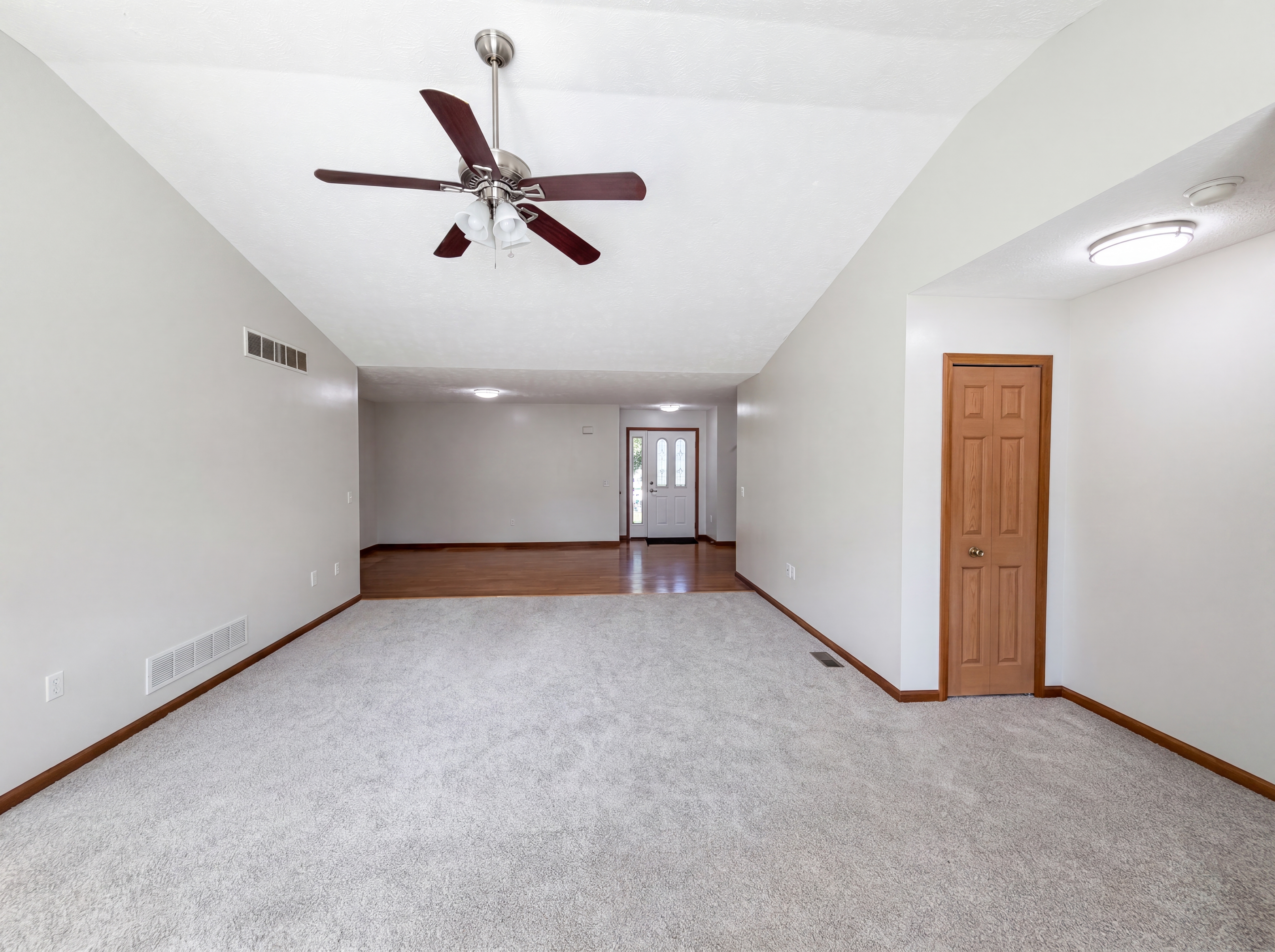 Photo 8 of 24 of 6016 W Breezeway Dr, North Ridgeville, OH
