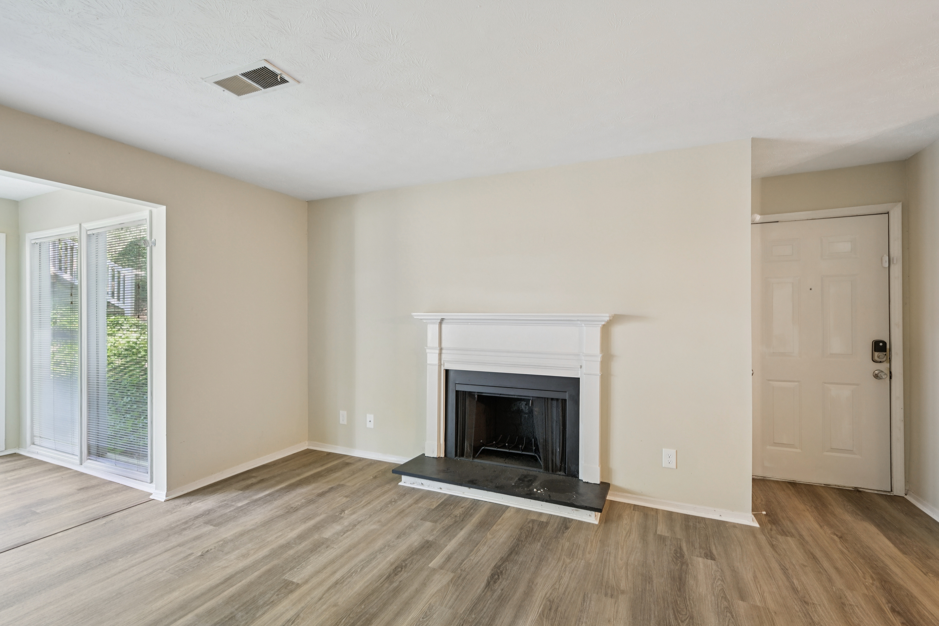 Photo 15 of 22 of 2725 Saint Augustine Trl SE, Marietta, GA