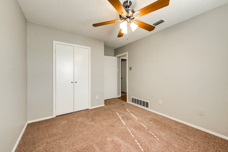 Photo 19 of 27 - 1029 Delores Dr, Garland, TX 75040